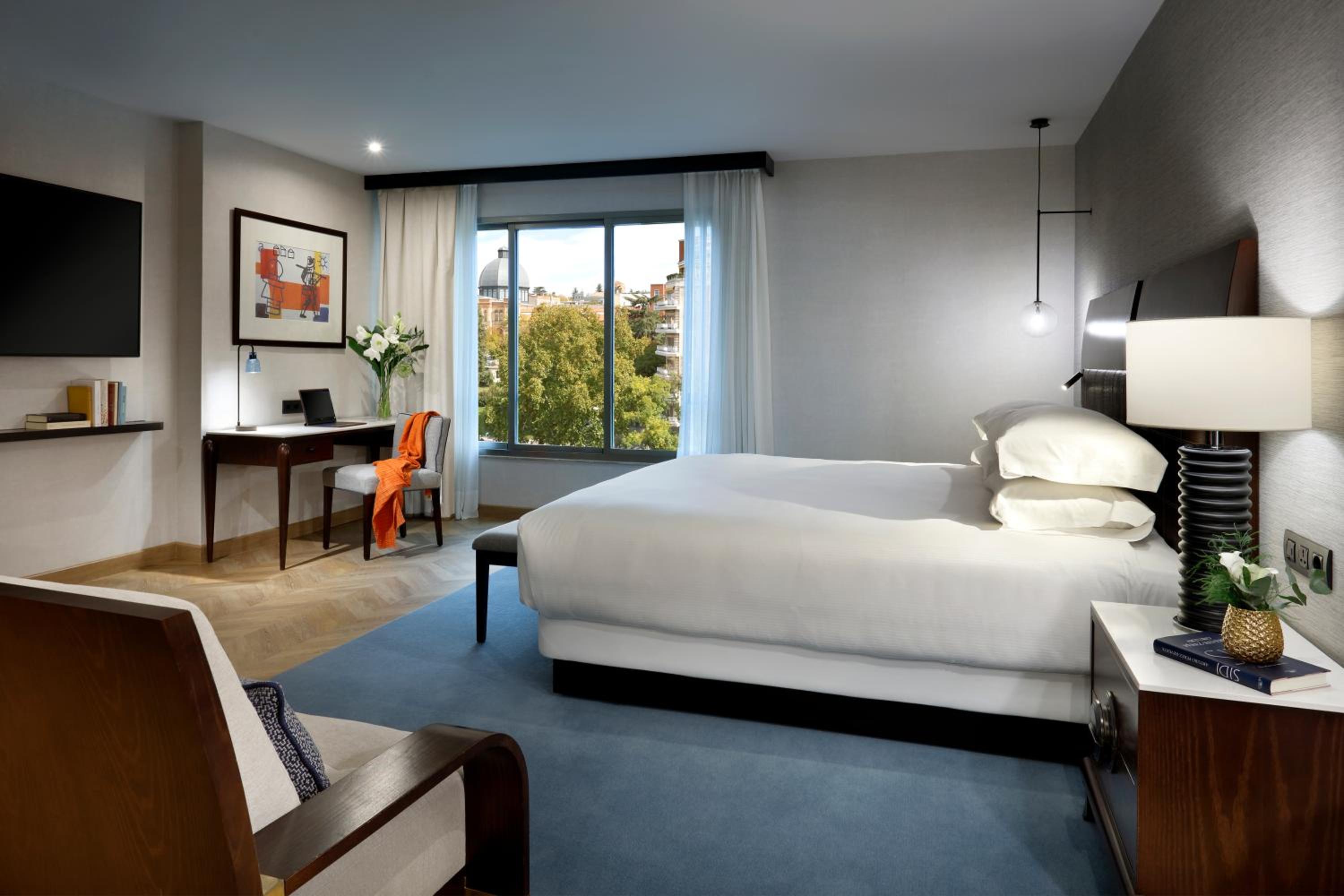 Regency Exclusive Suite with Club Access - Photo 3