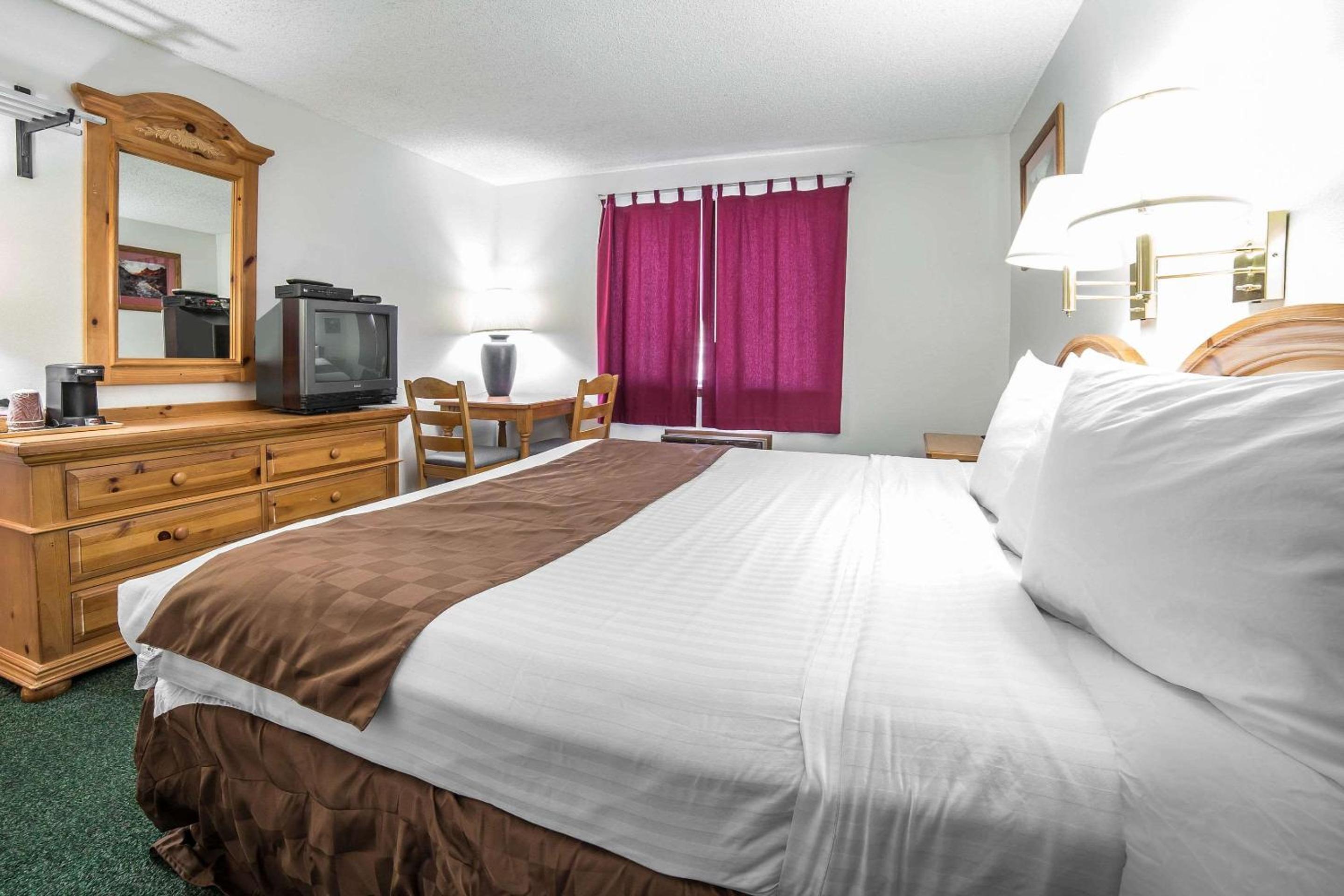 King Room - Accessible/Non-Smoking photo 1