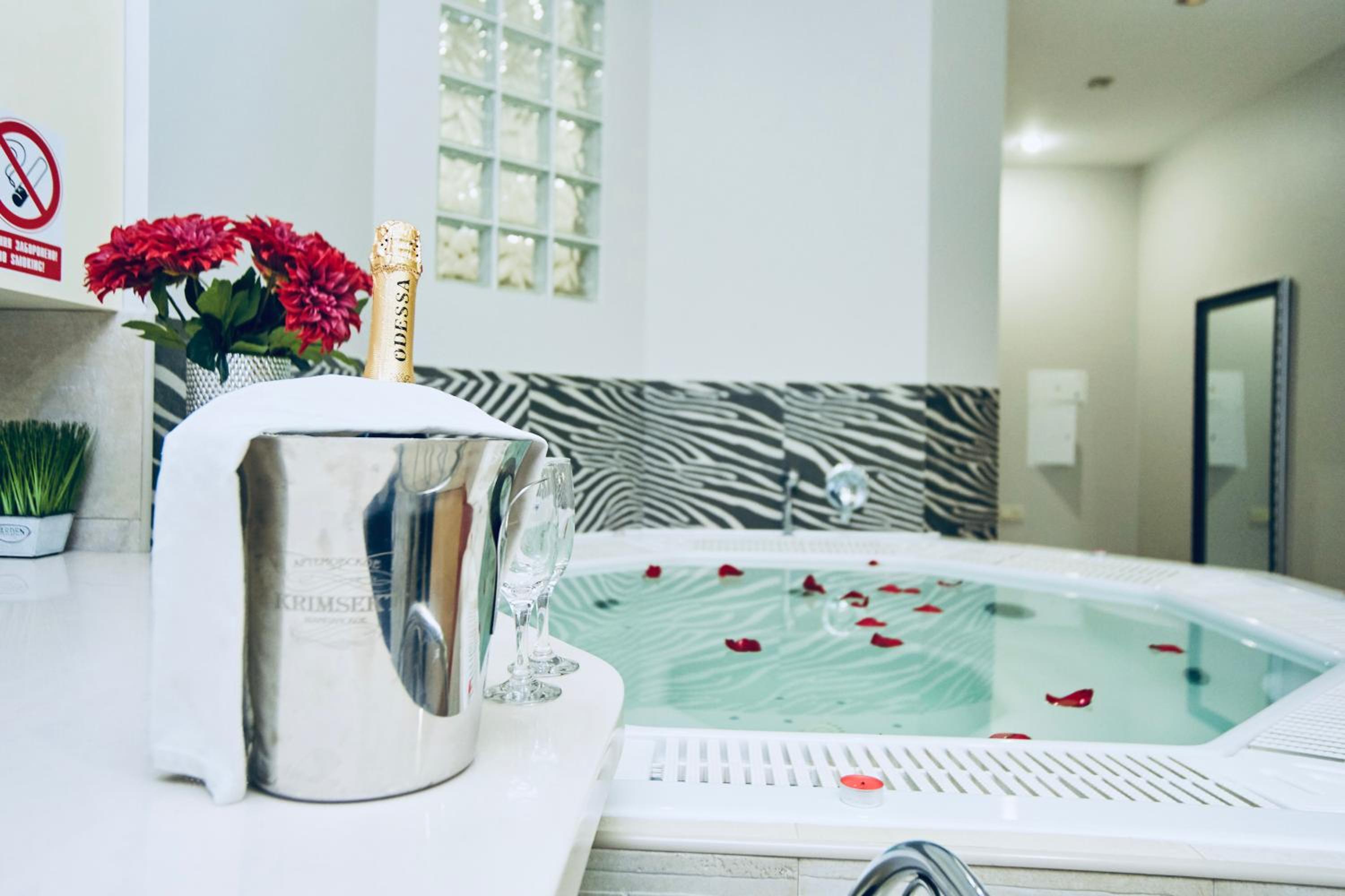 Deluxe Suite With Spa Bath