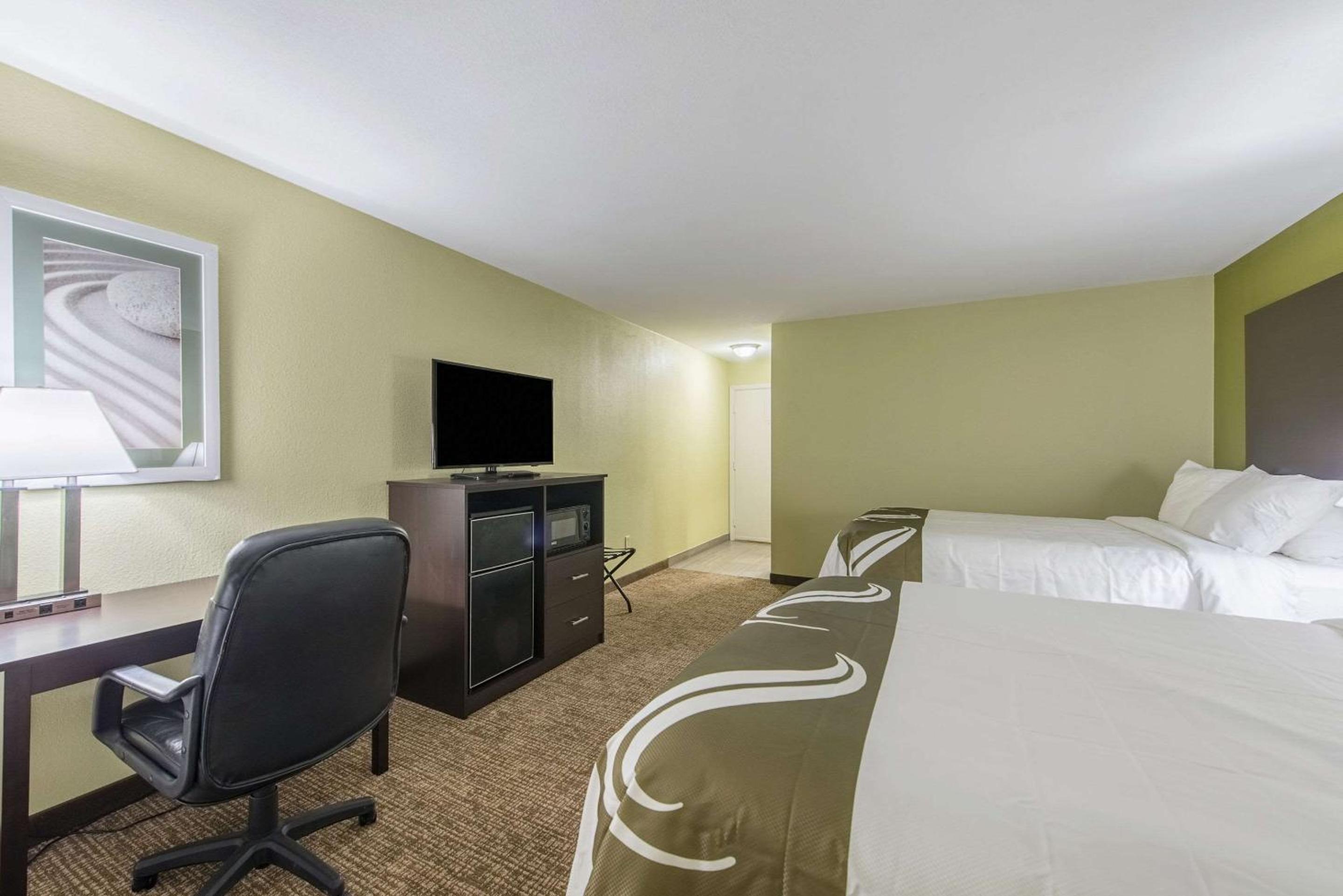 Queen Room With Two Queen Beds - Accessible/Non-Smoking  photo 3