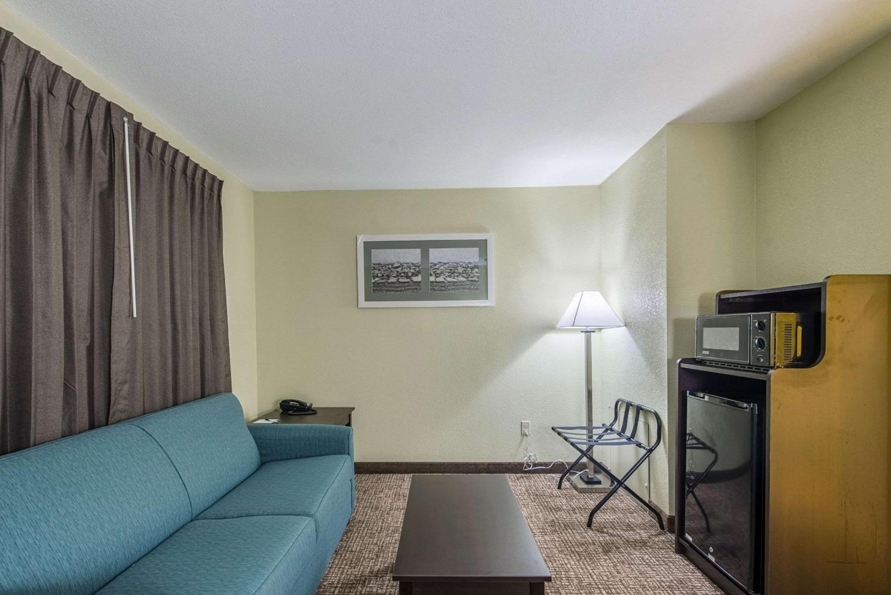 One Room Suite - Non Smoking/Ground Floor photo 2