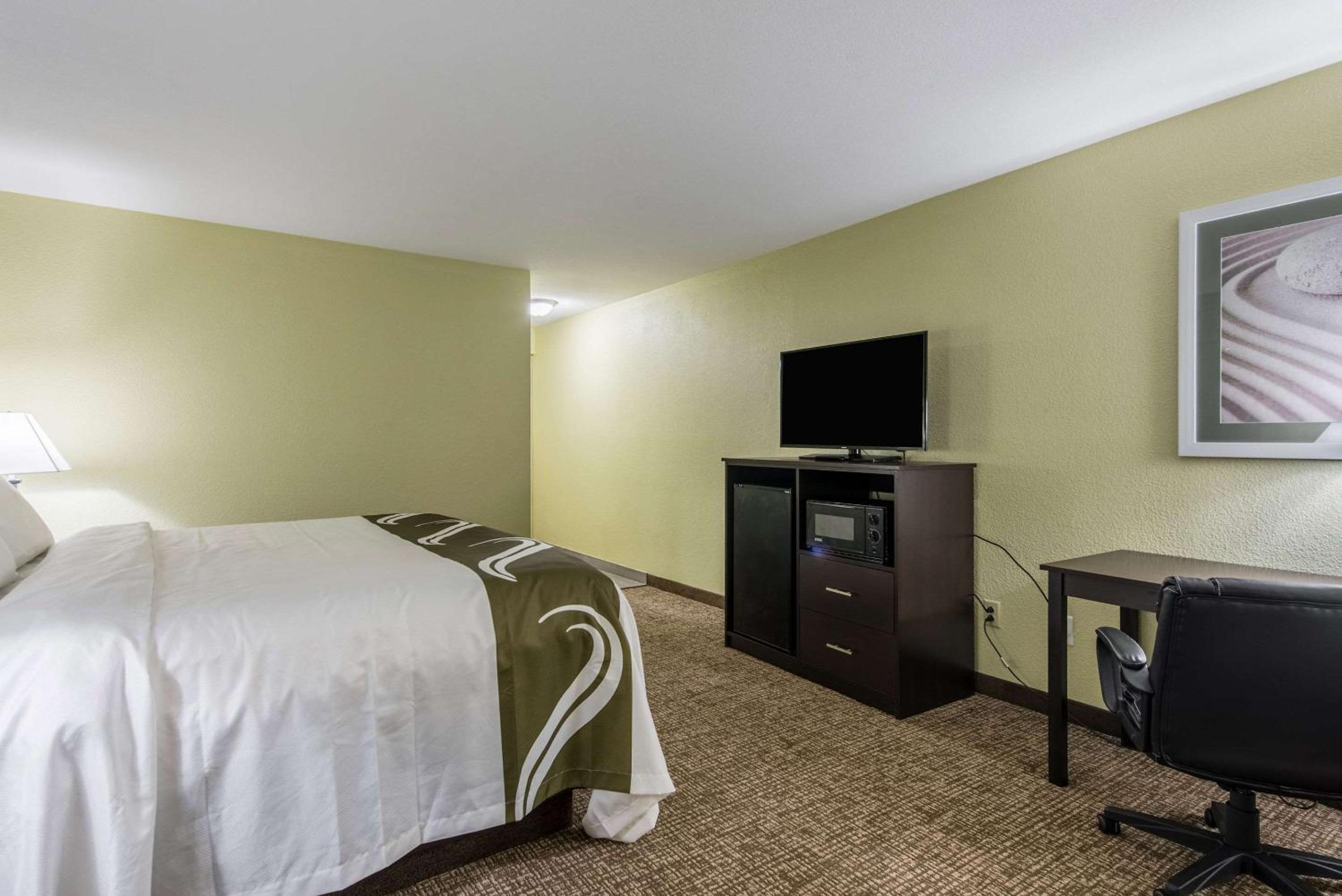 King Room - Accessible/Non-Smoking photo 2