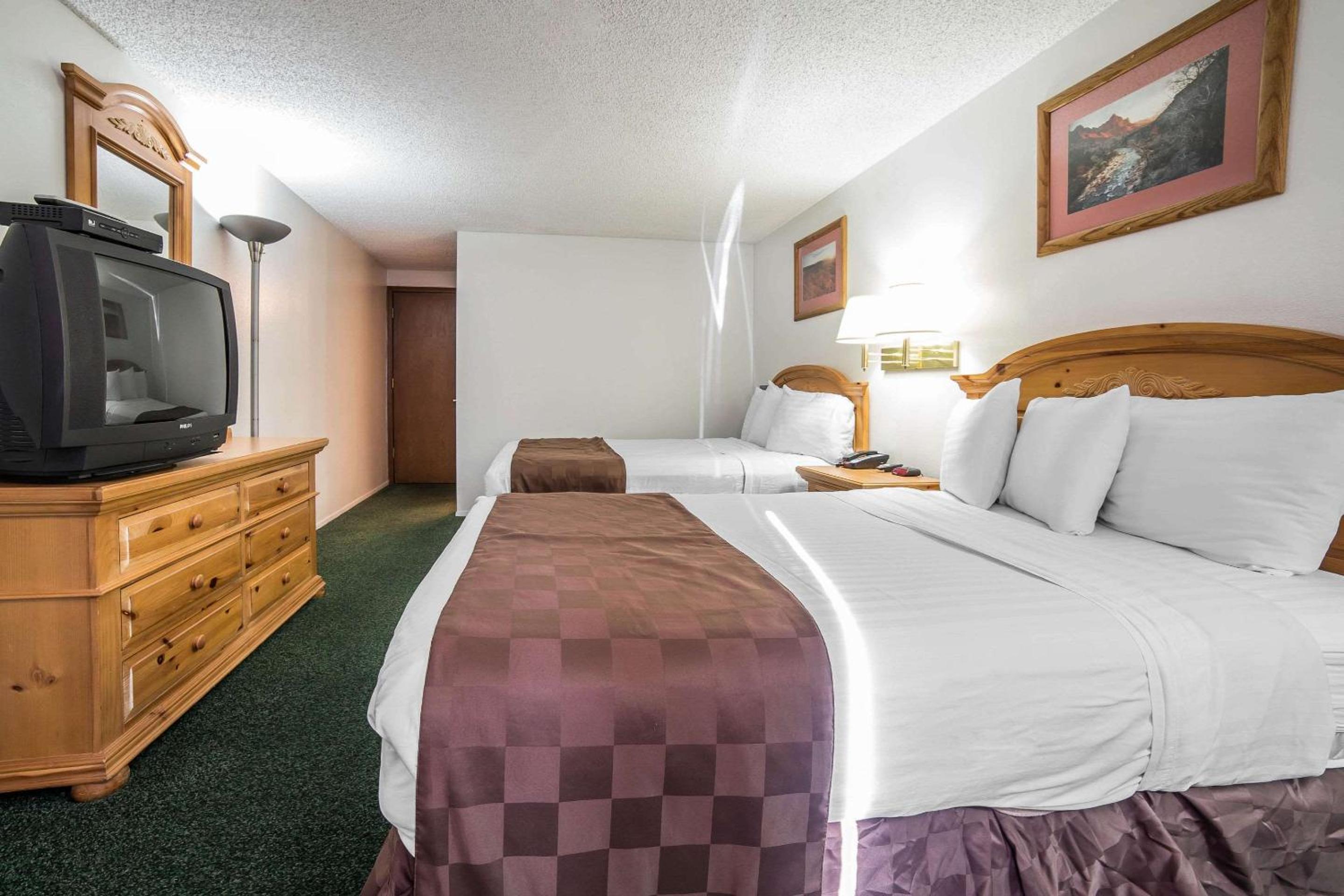 Standard Double Room with Two Double Beds - Non Smoking photo 2