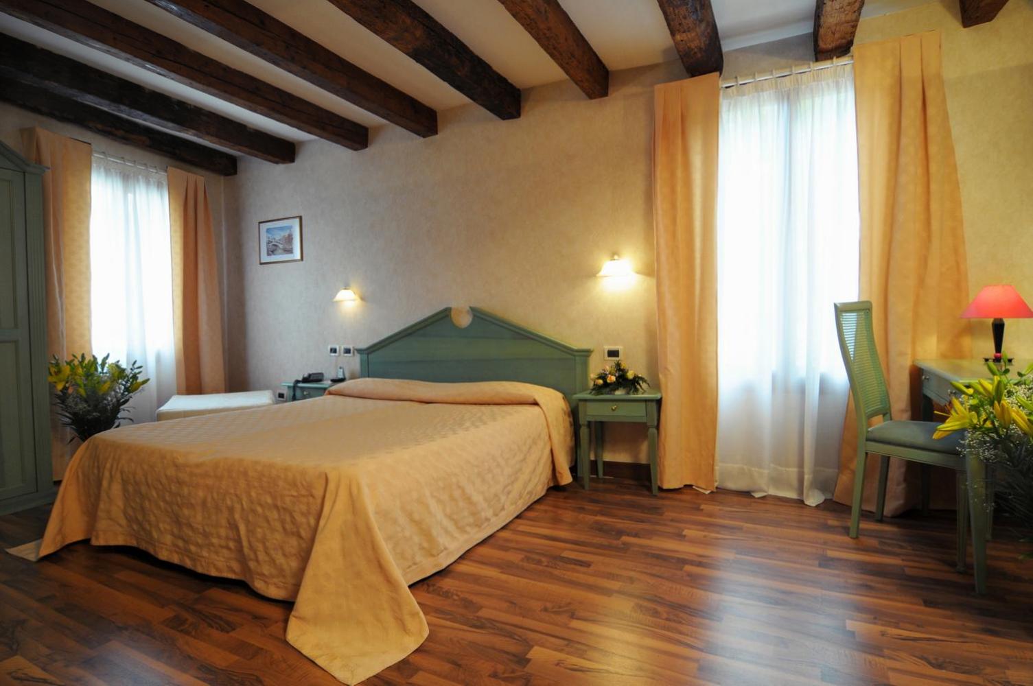 Triple Room with Canal View photo 3