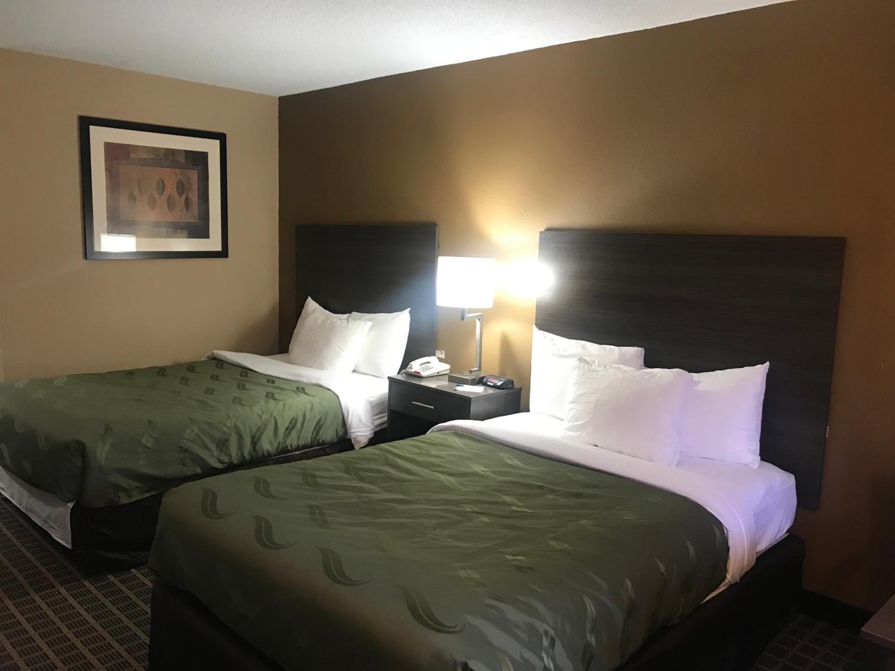 Queen Room with two Queen Beds -Non Smoking - Photo 1