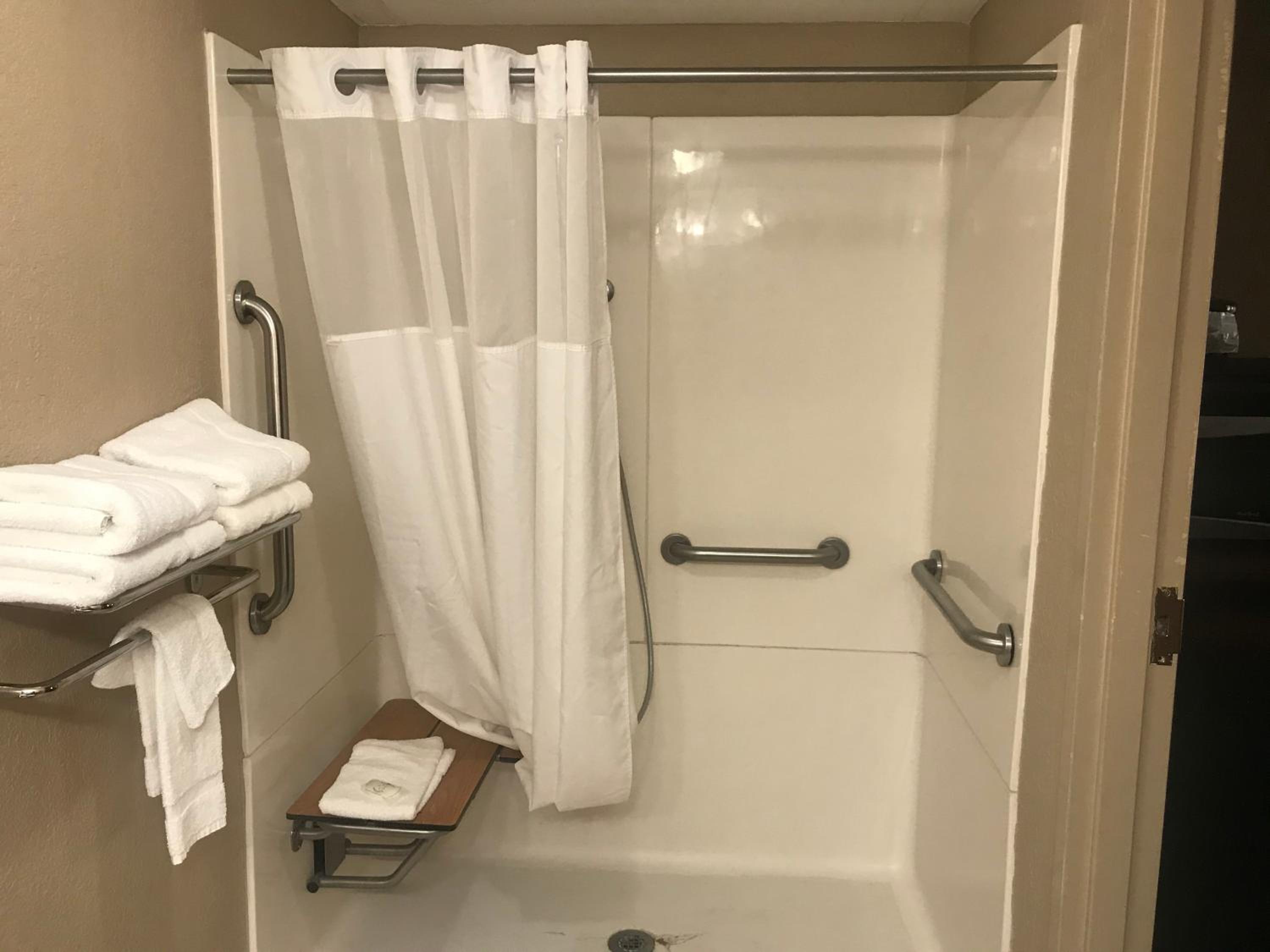 Double Room With Two Double Beds - Accessible/Non-Smoking photo 2
