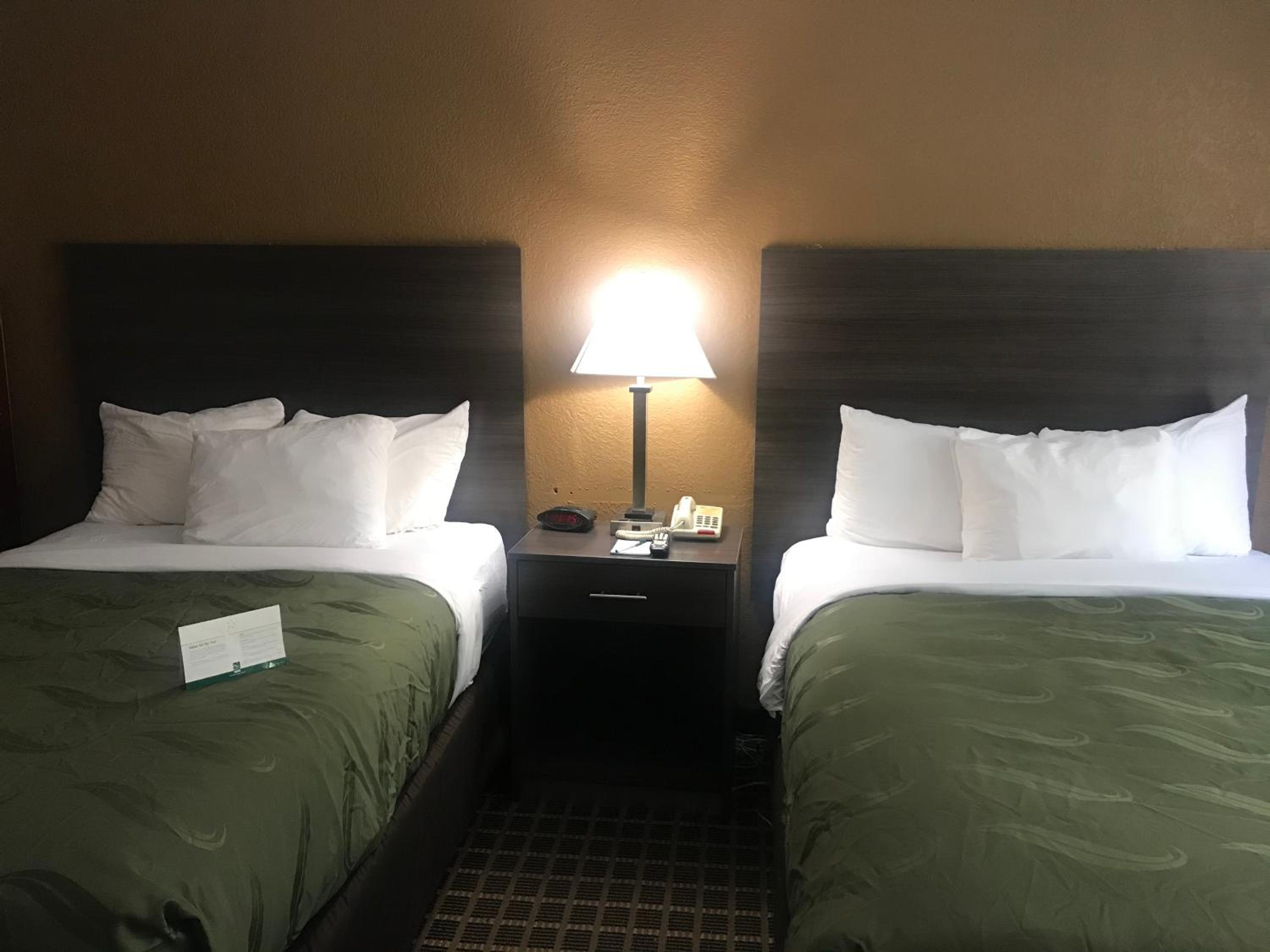 Double Room With Two Double Beds - Accessible/Non-Smoking photo 3