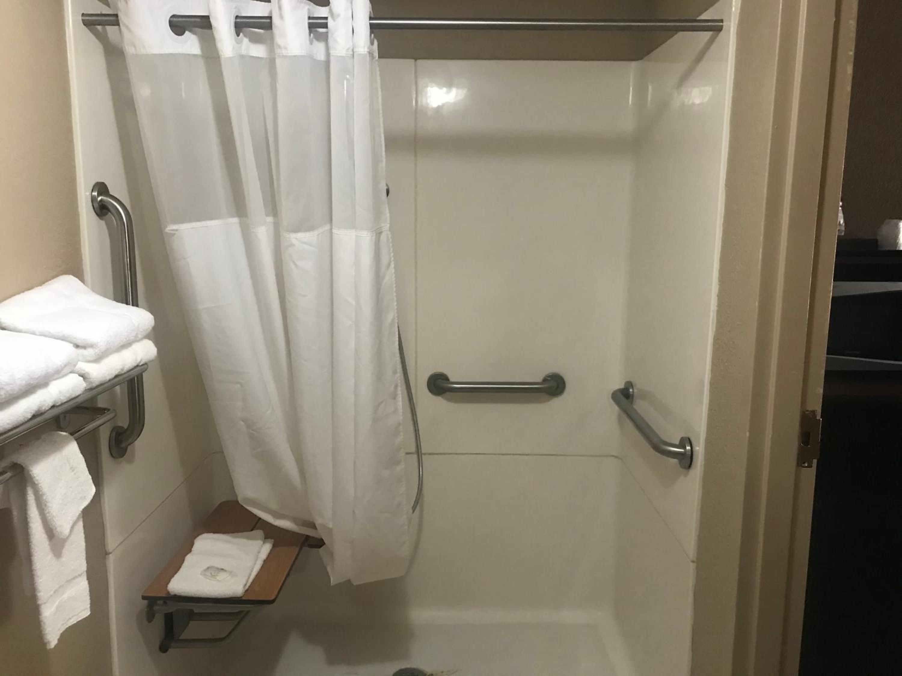 King Room - Accessible/Non-Smoking - Photo 2