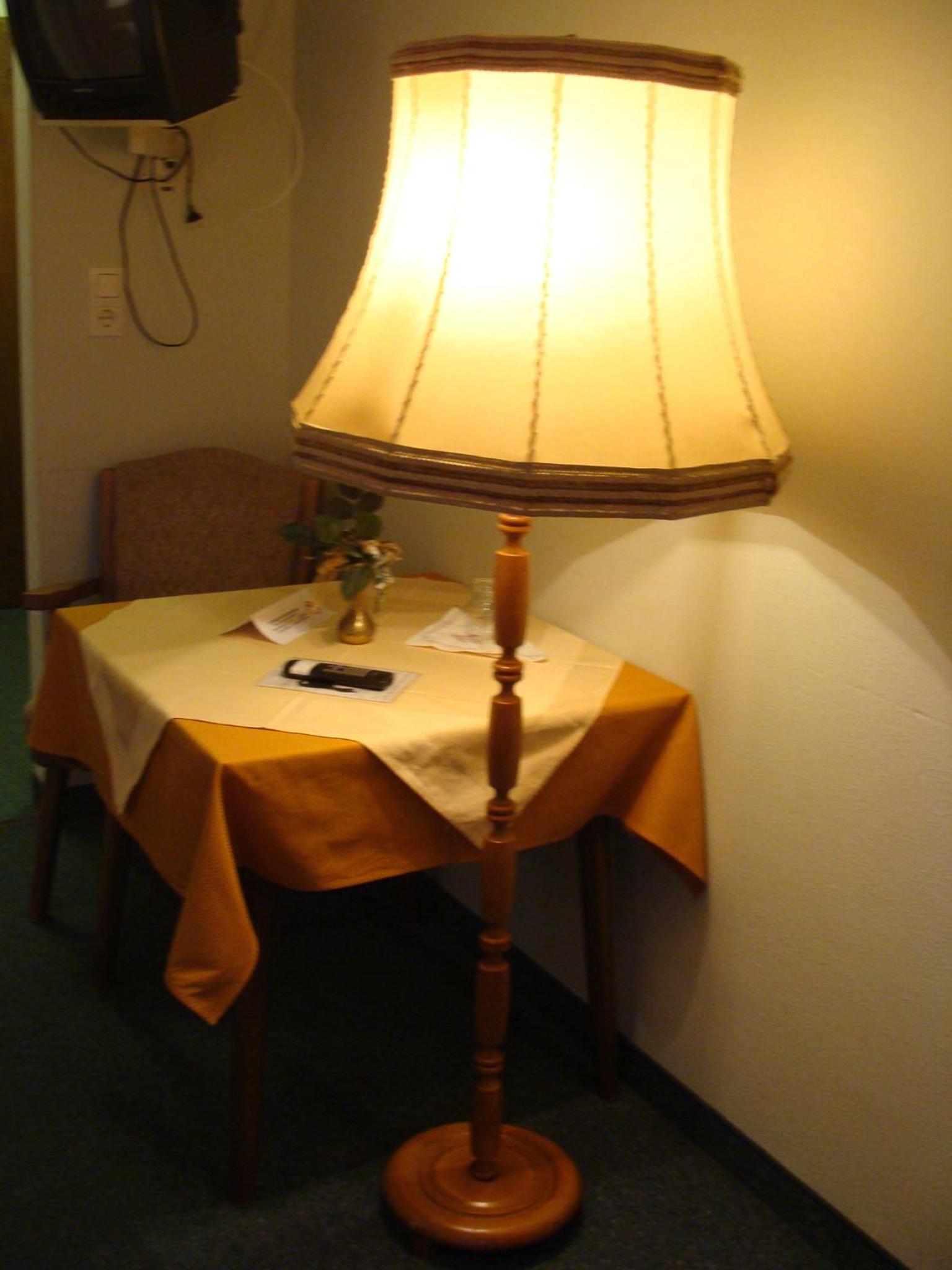 Queen Room photo 2
