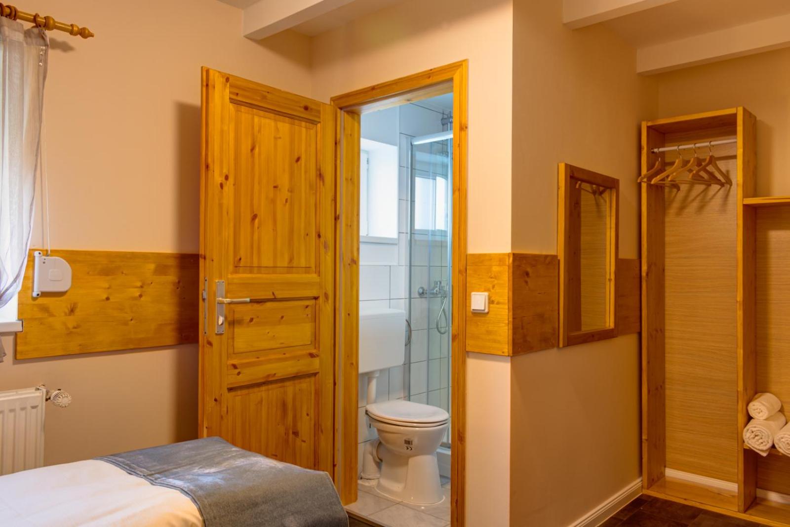 Standard Double Room - Photo 3