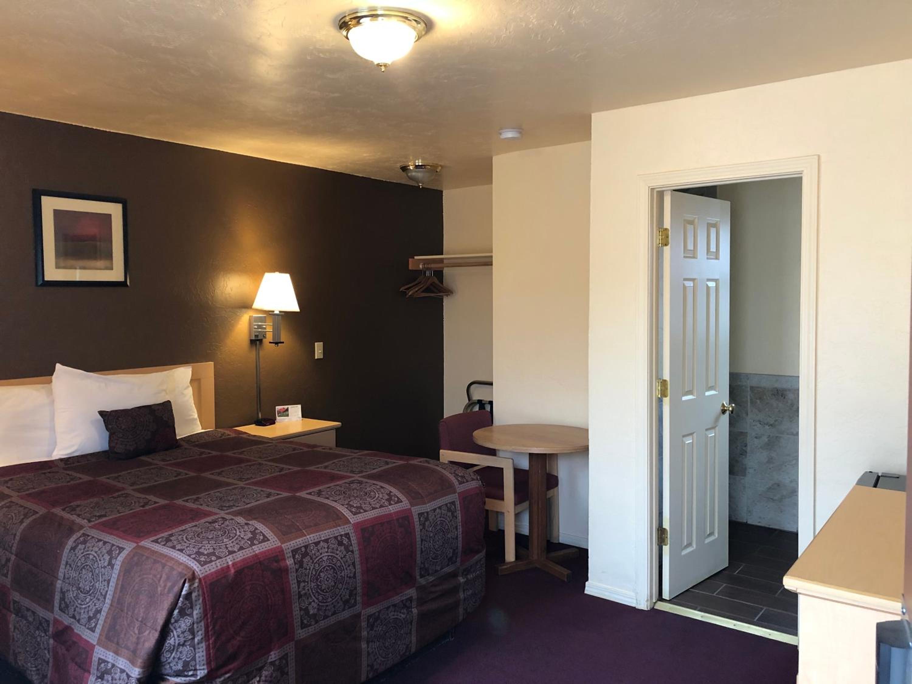 Standard Queen Room