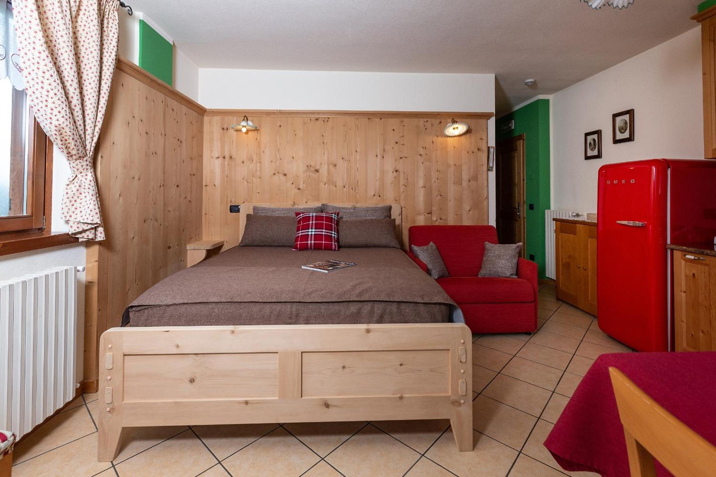 Apartment with Mountain View - Photo 4