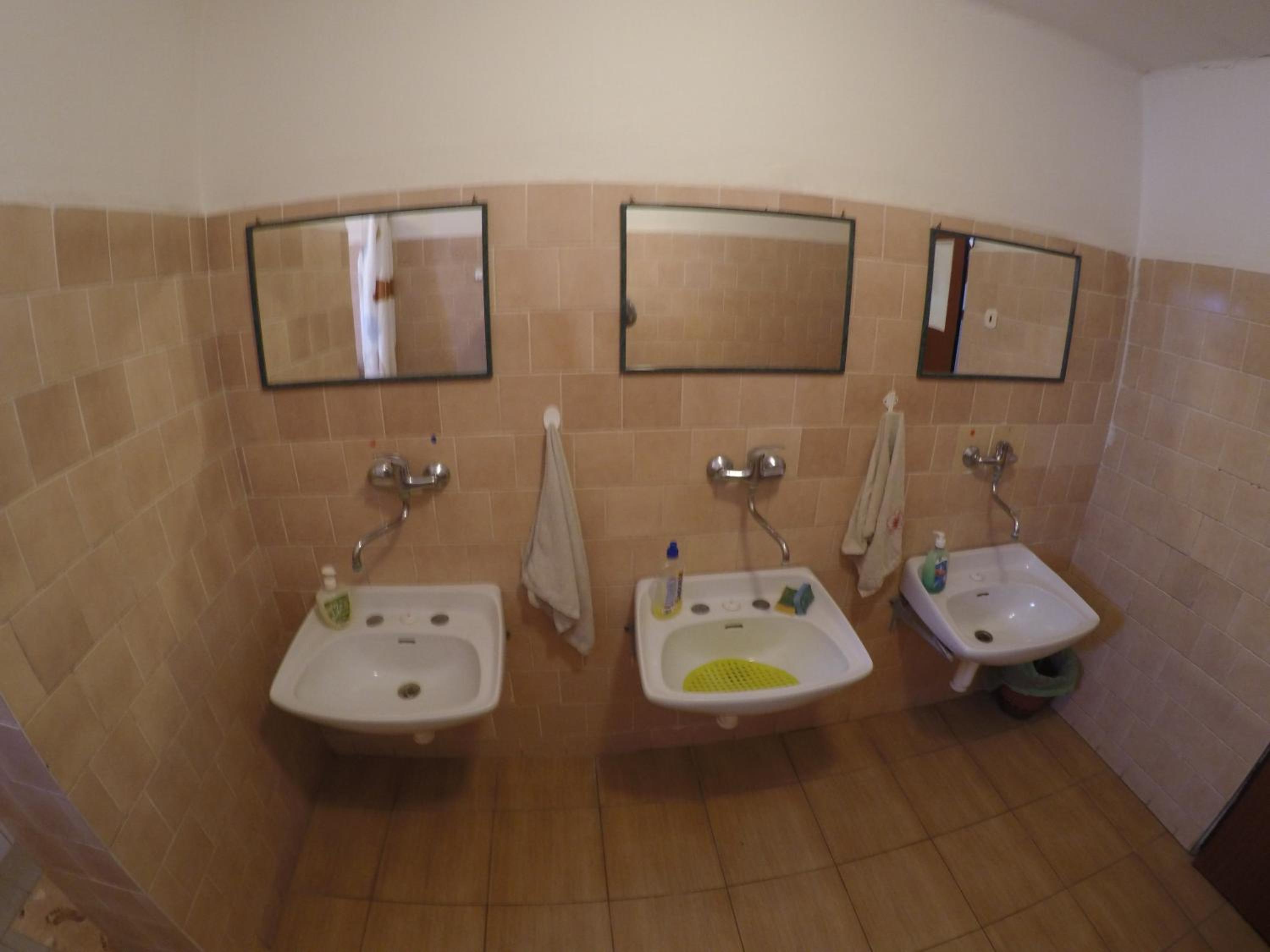 Standard Twin Room - Photo 8