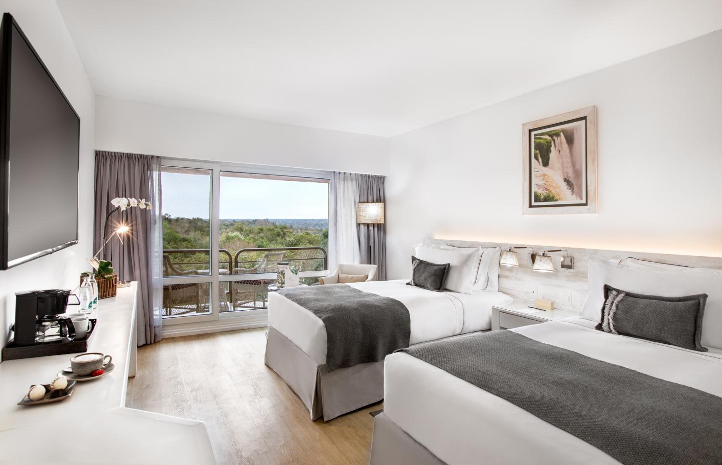 Deluxe Room with Two Single Beds and Jungle View