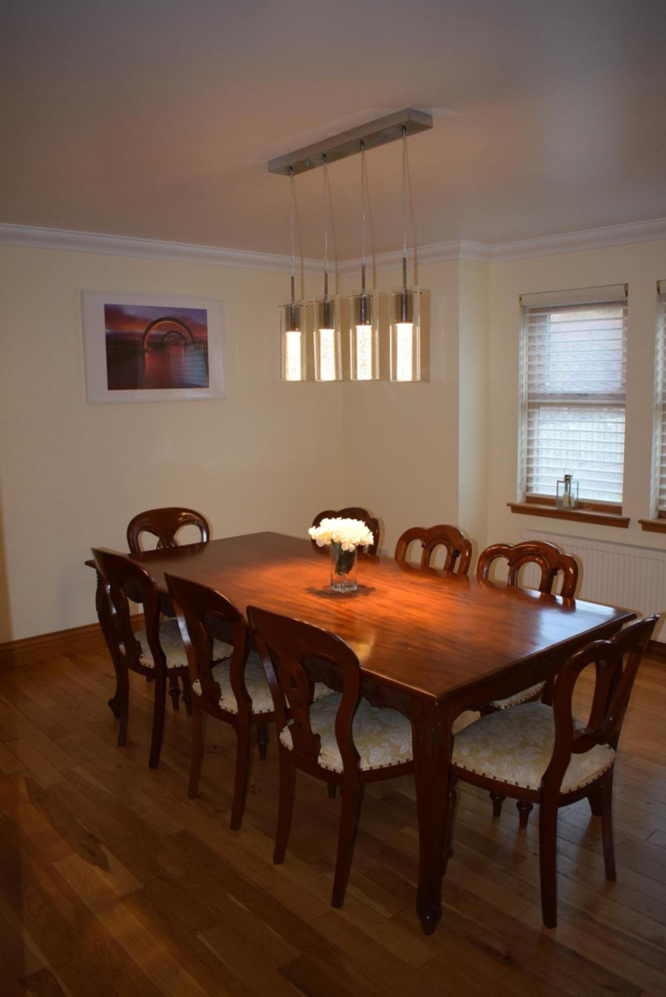 Five-Bedroom House photo 3