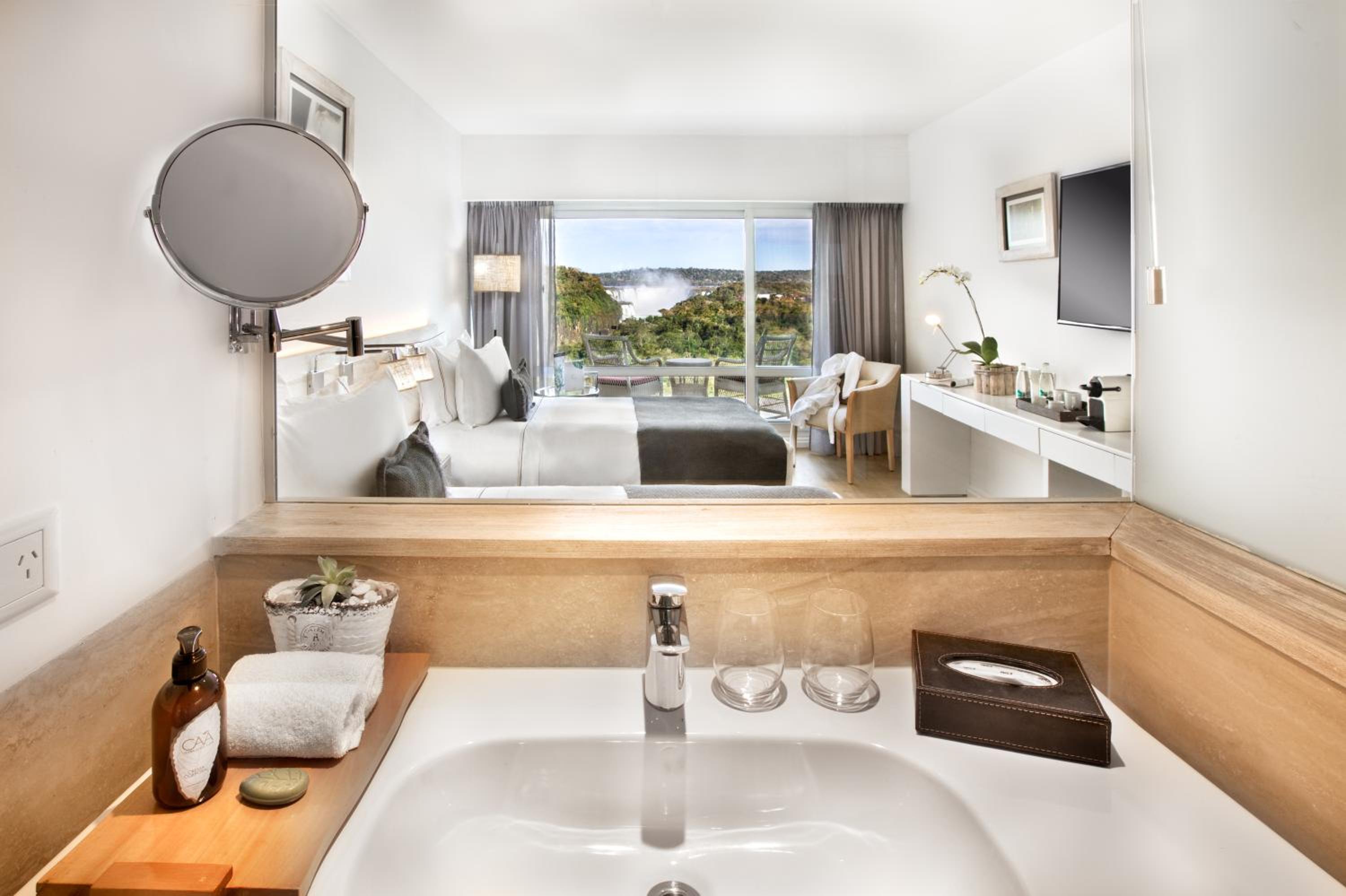Red Level Twin Room Waterfall View