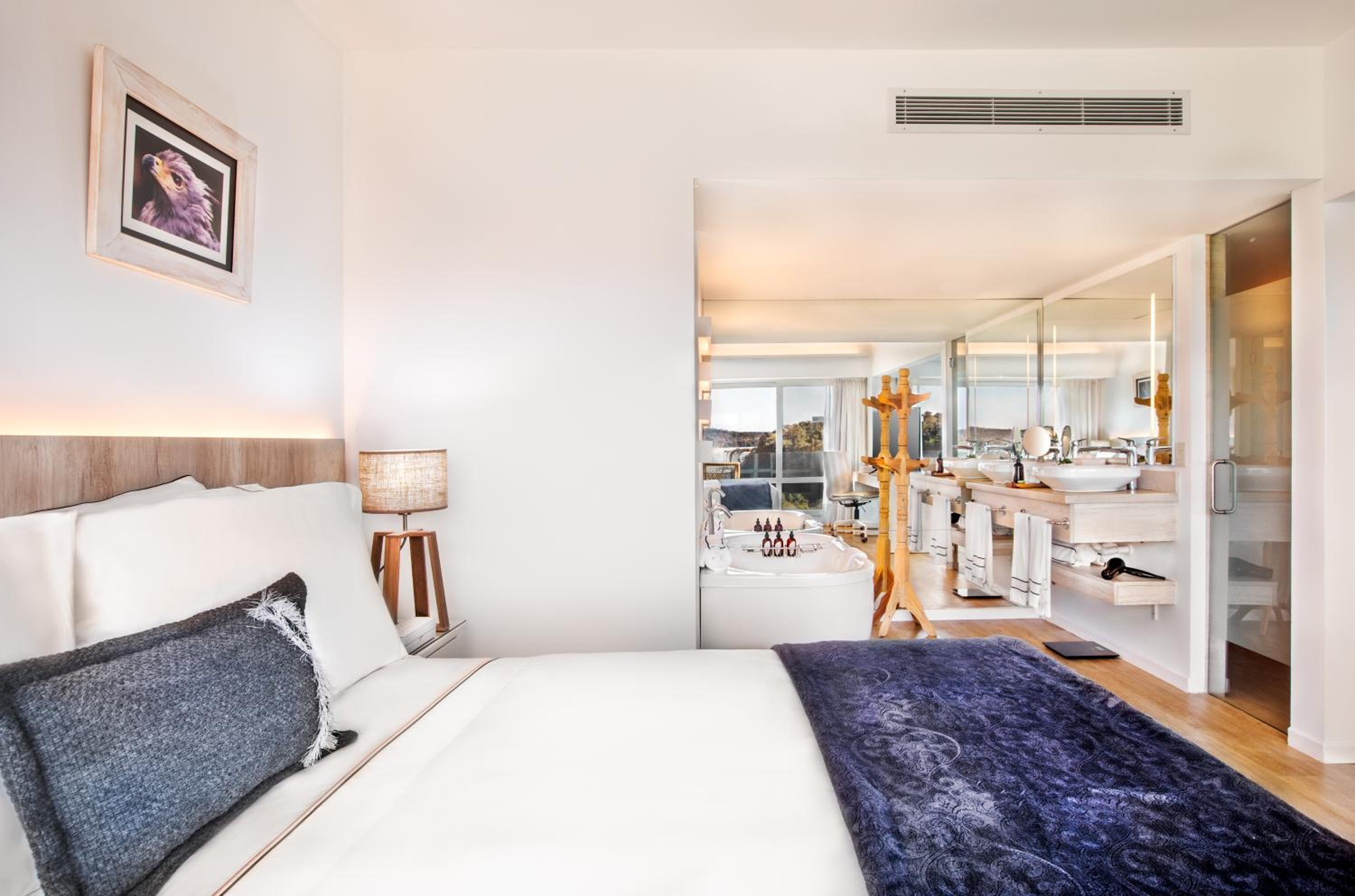 Junior Suite Red Level with Waterfall View