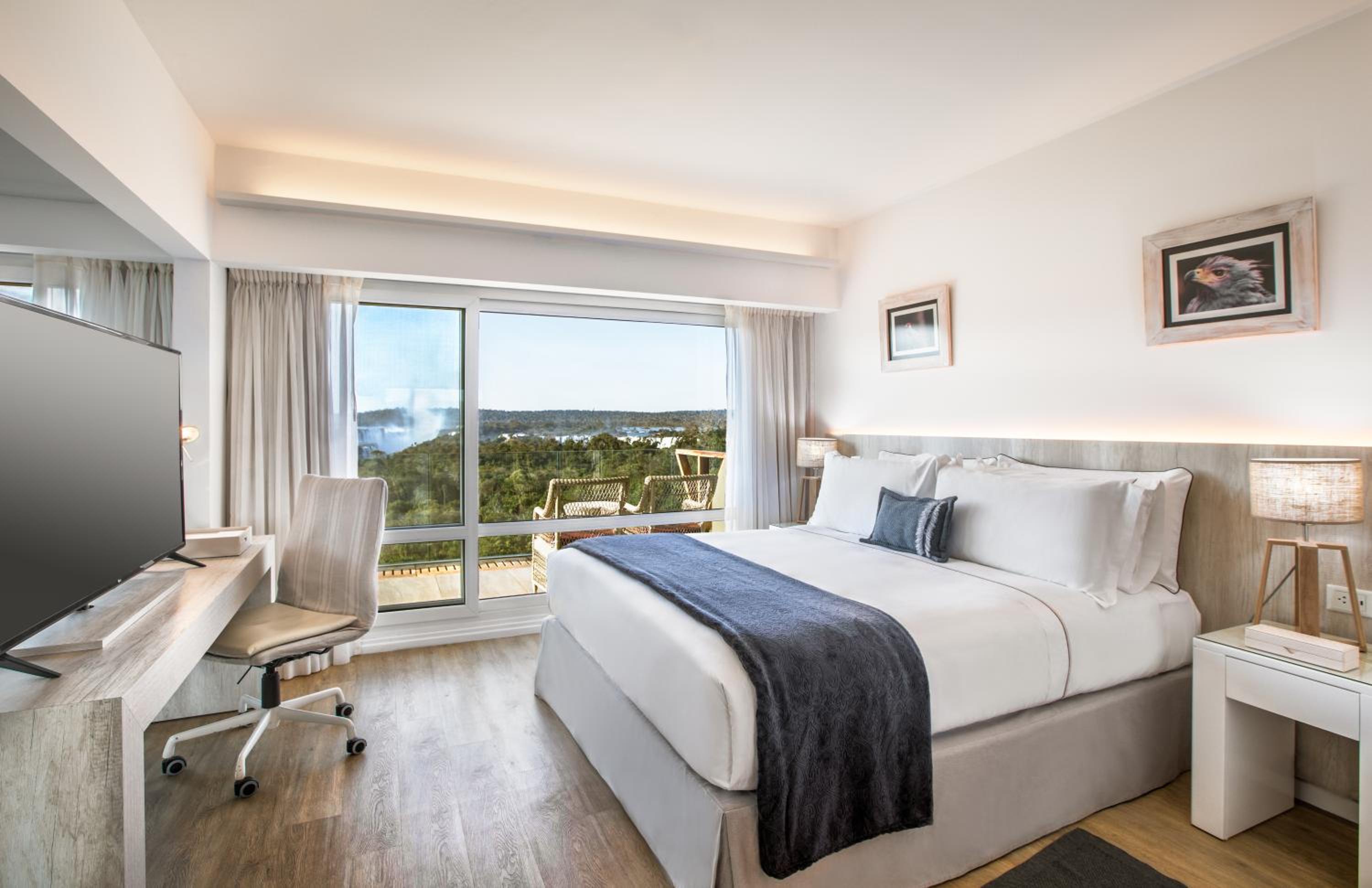 Junior Suite Red Level with Waterfall View