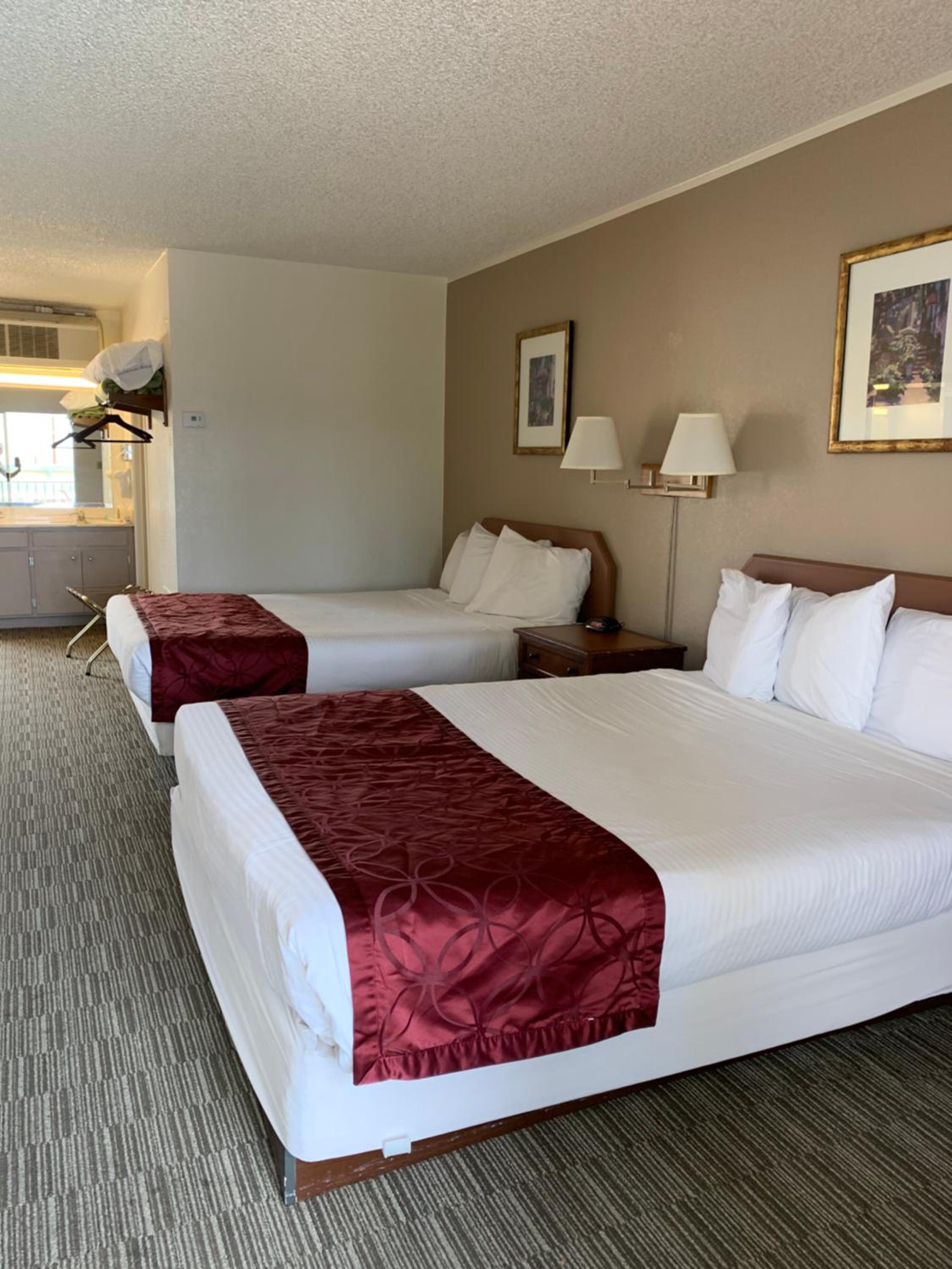 Standard Double or Twin Room with Balcony - Photo 8