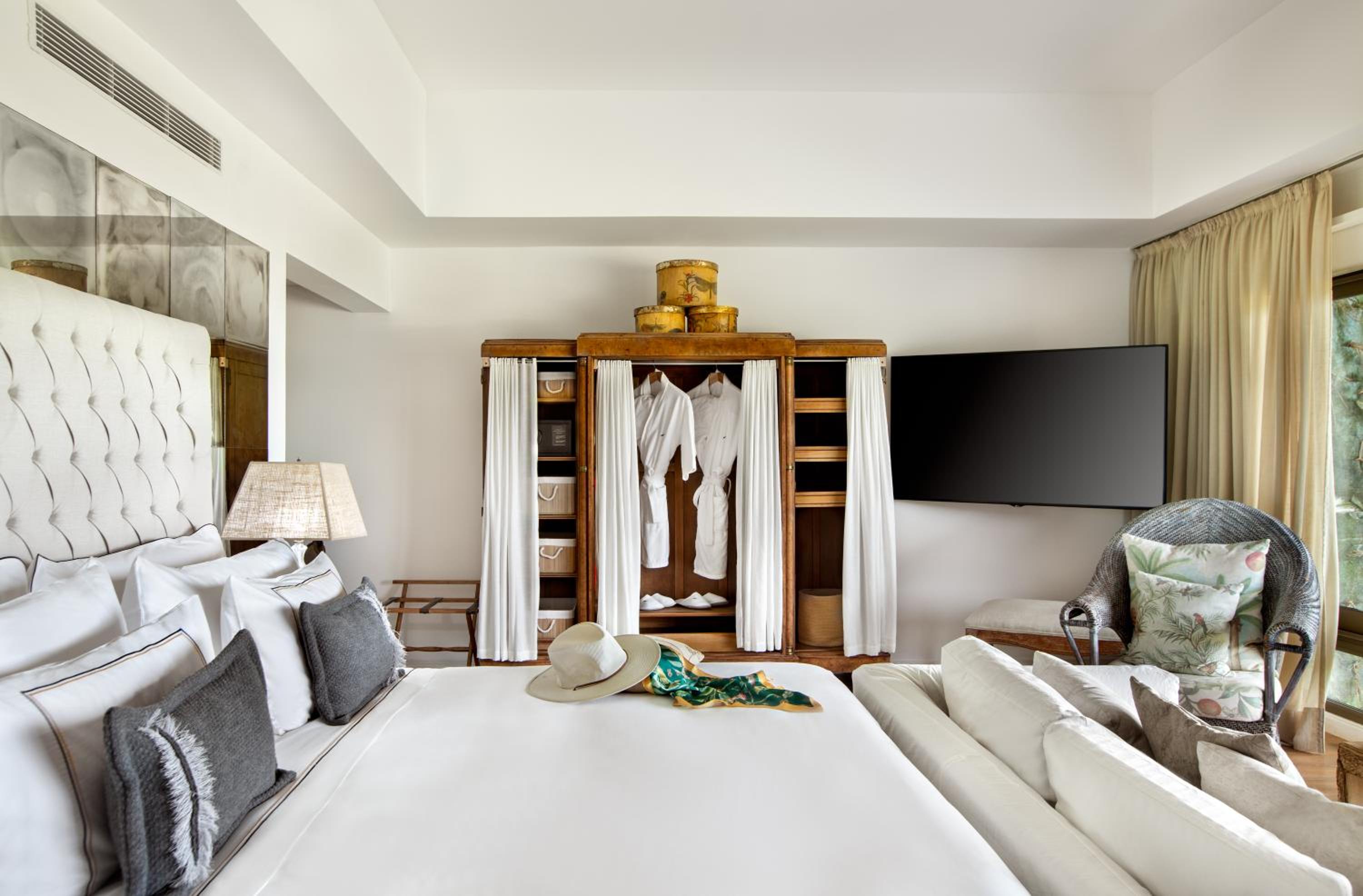 Grand Suite Red Level with Waterfall View