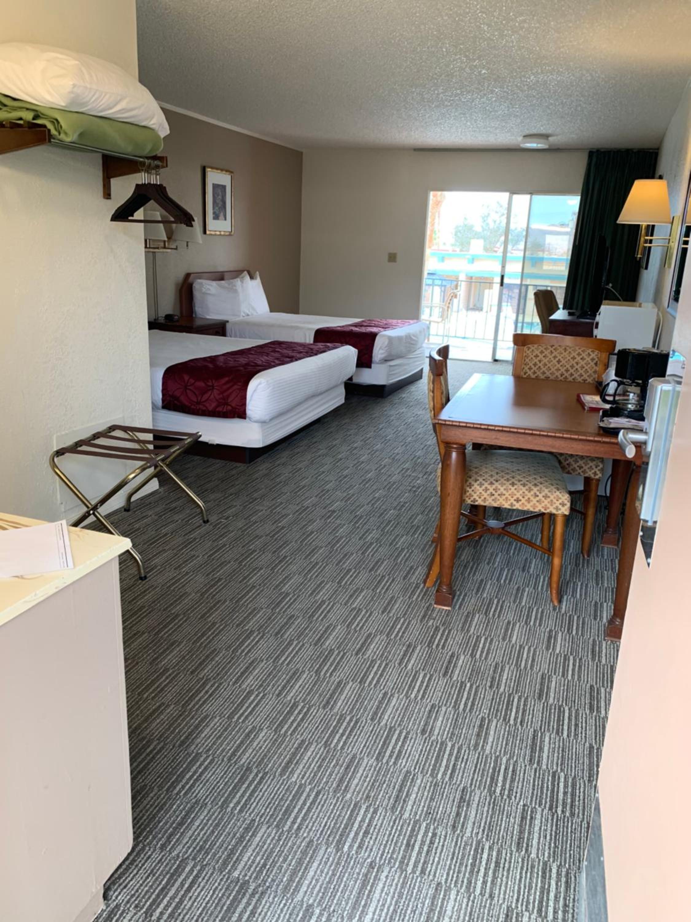 Standard Double or Twin Room with Balcony - Photo 7