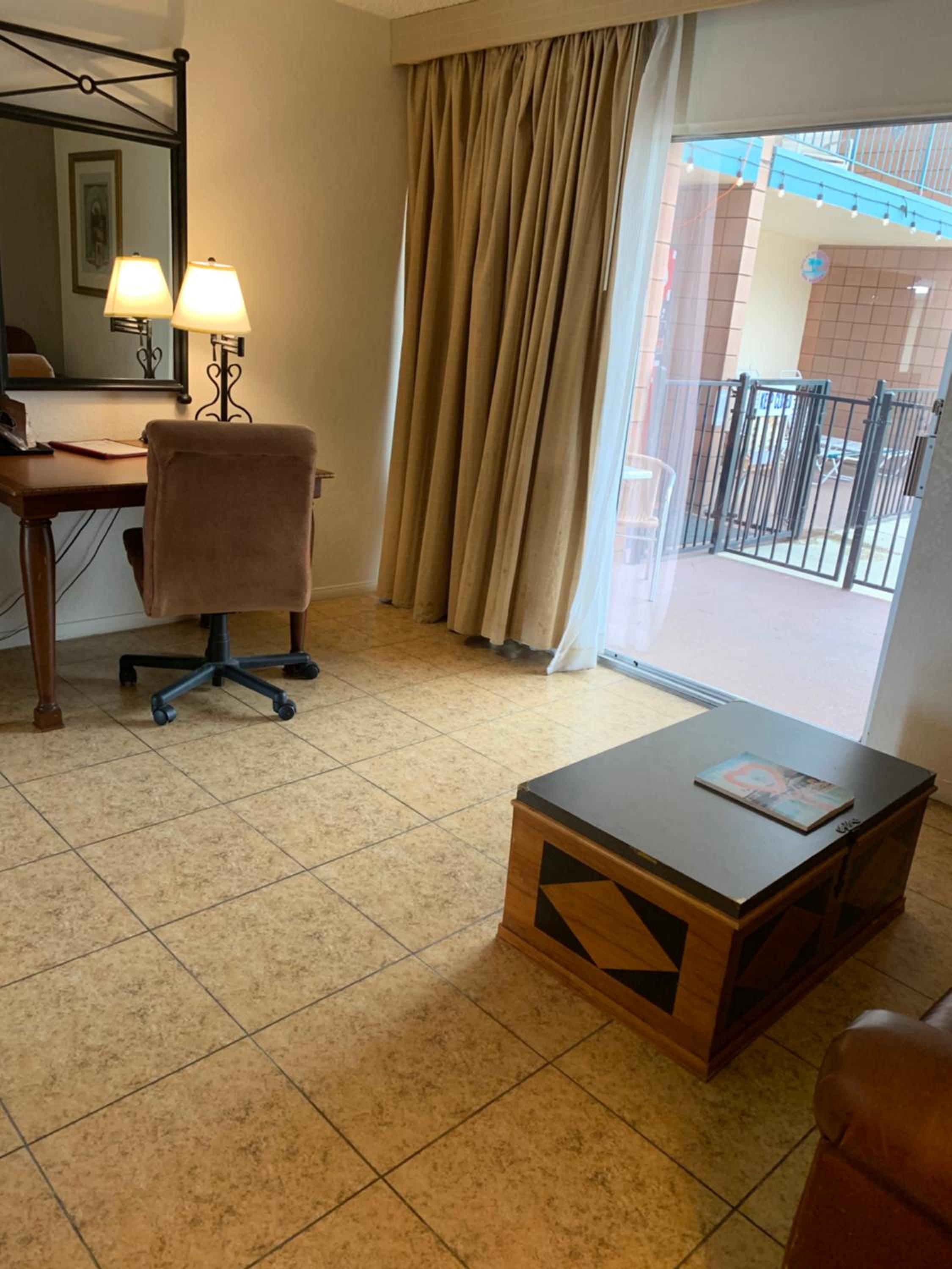 Deluxe King Room - Photo 5