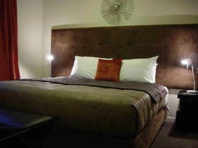 One-Bedroom Apartment - Photo 1