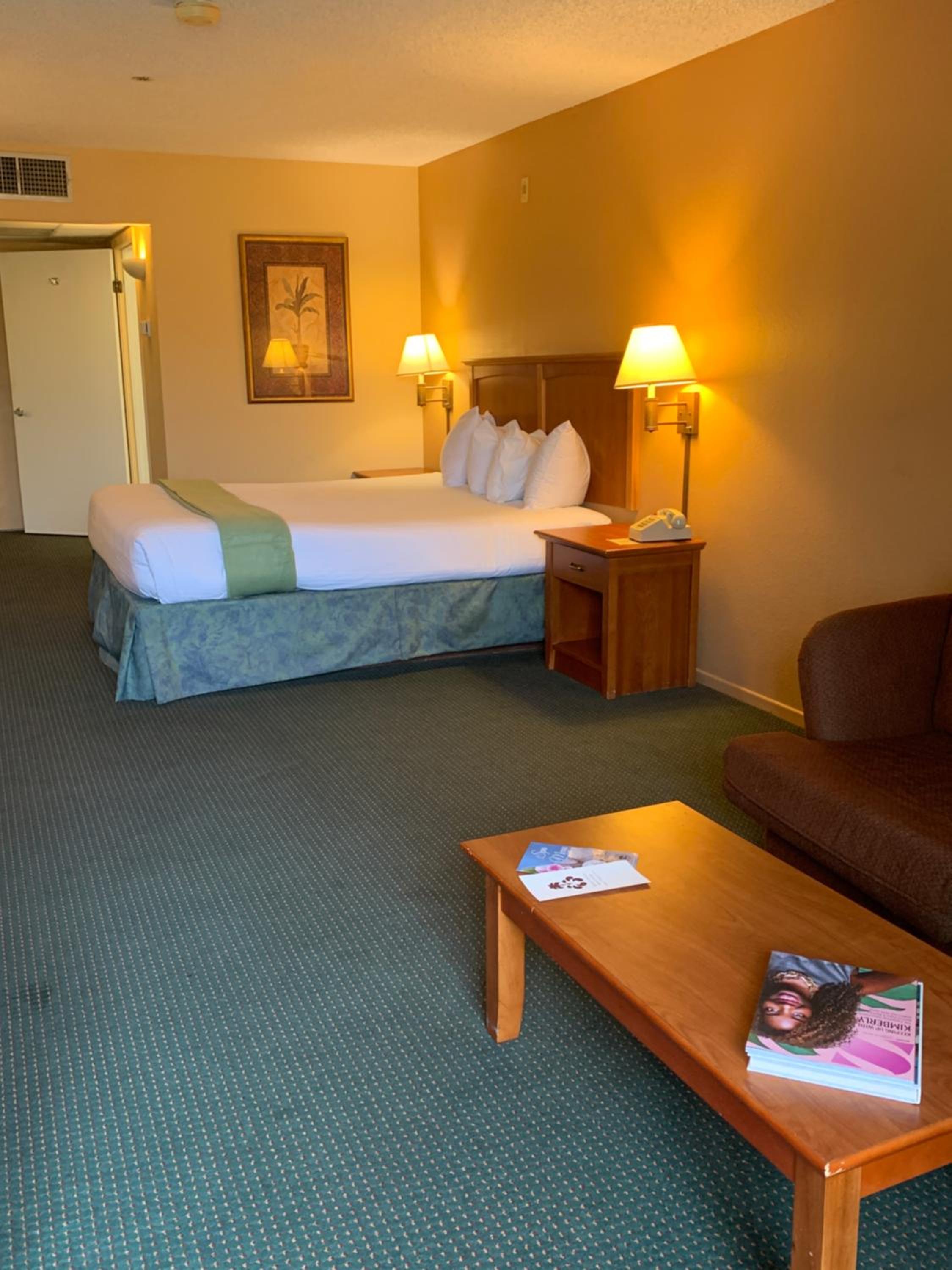 Deluxe King Room with Mountain View at Miracle Springs Resort and Spa in Desert Hot Springs