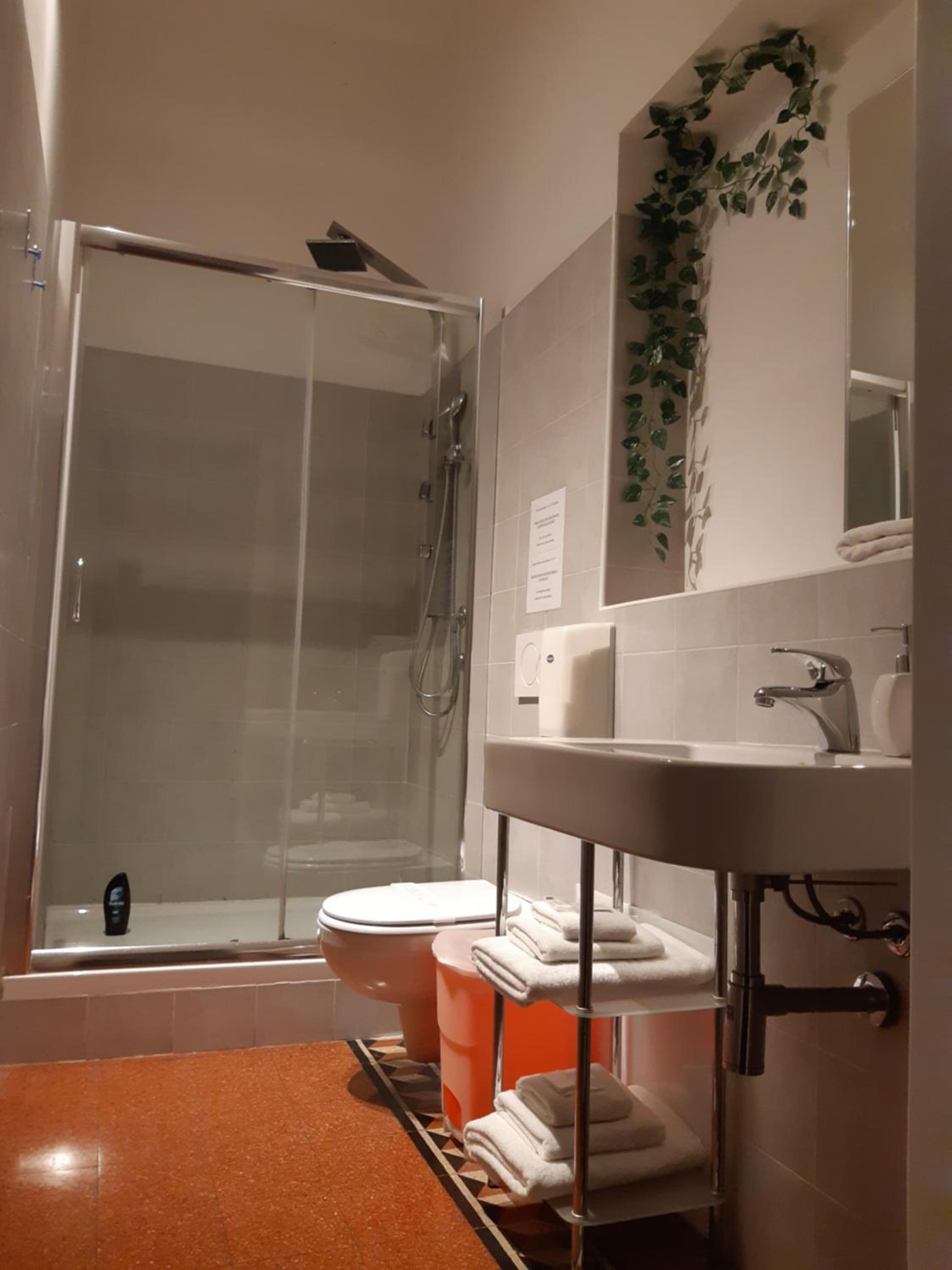 Double Room - Photo 13