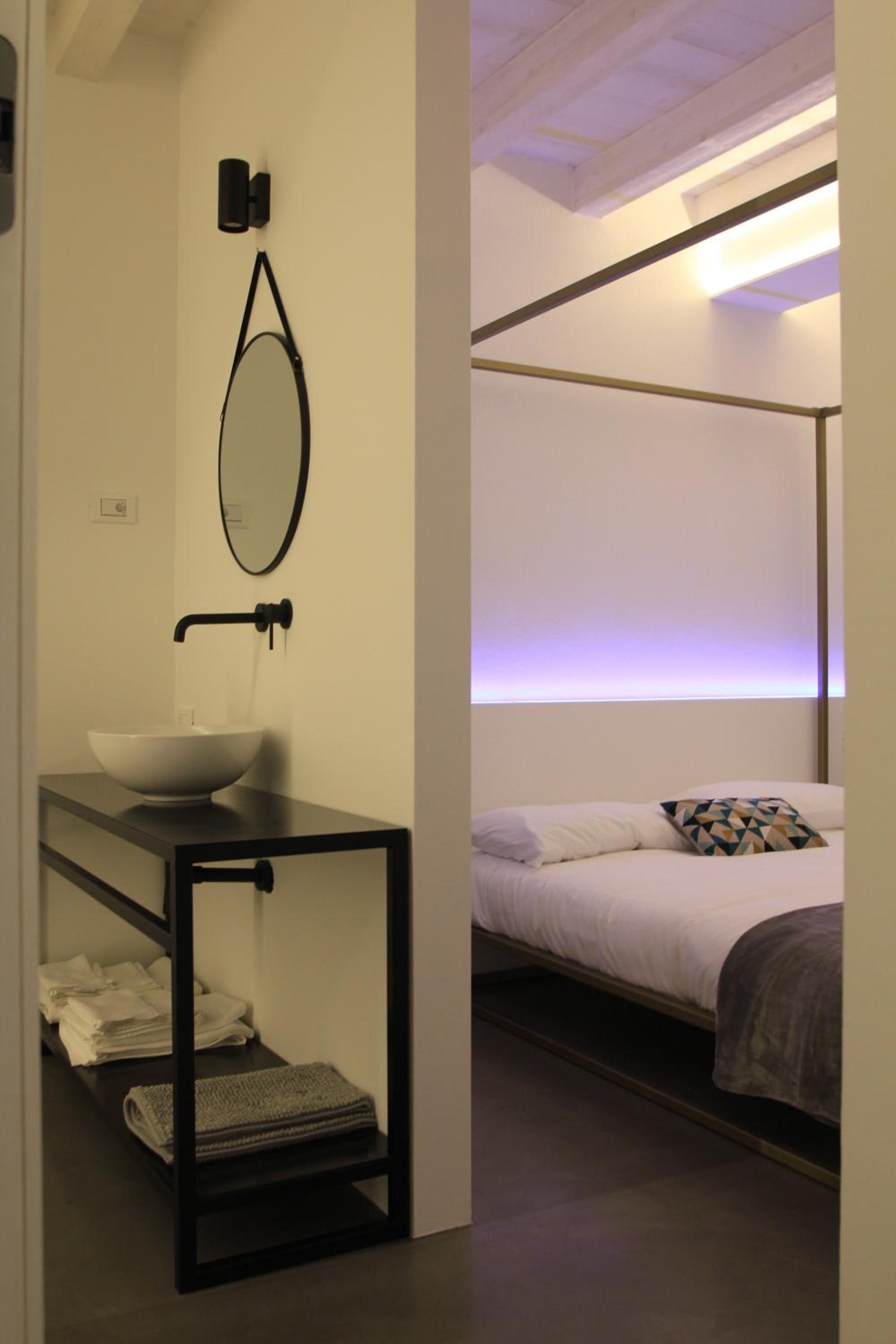 Double Room - Photo 8