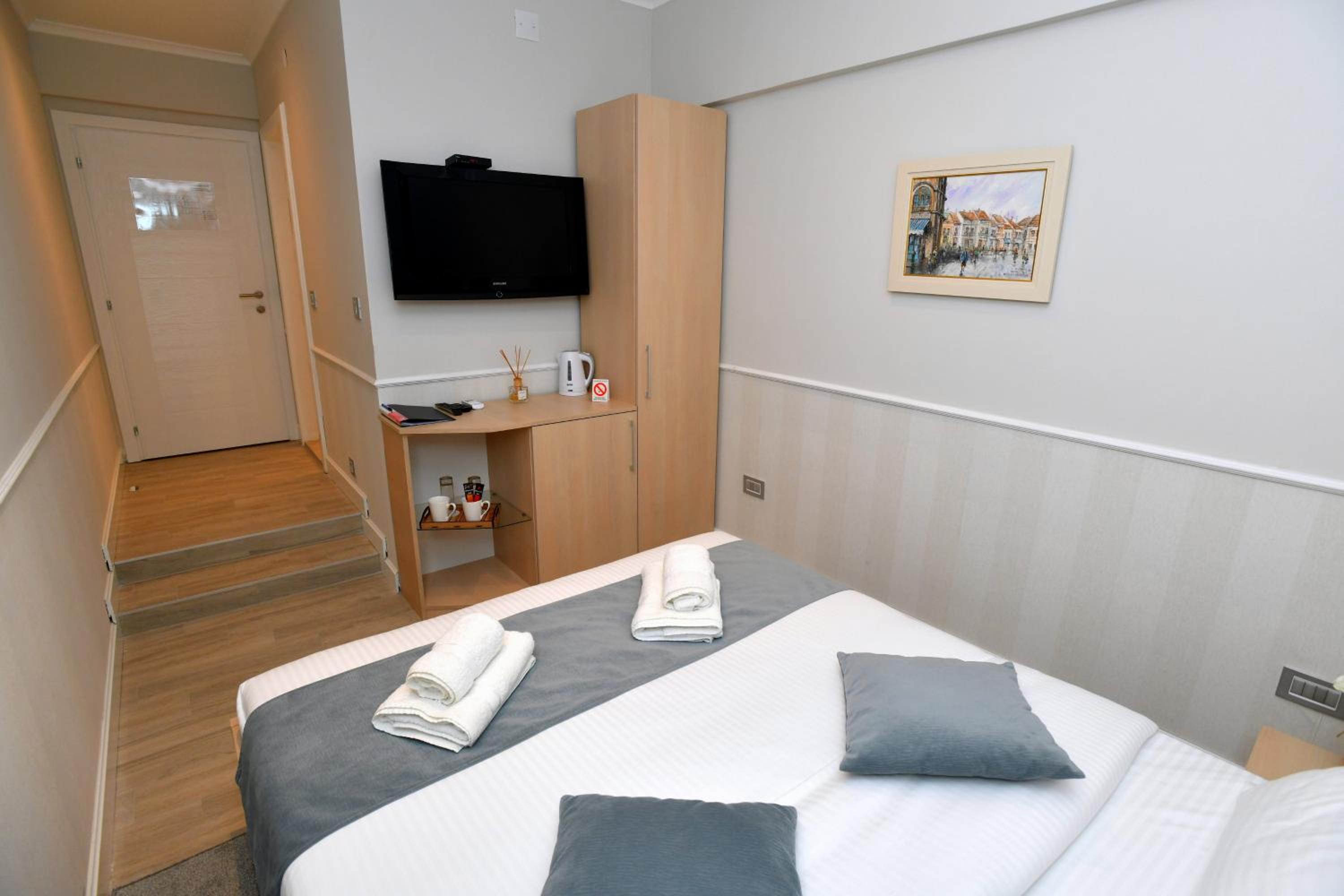 Deluxe King Room photo 3