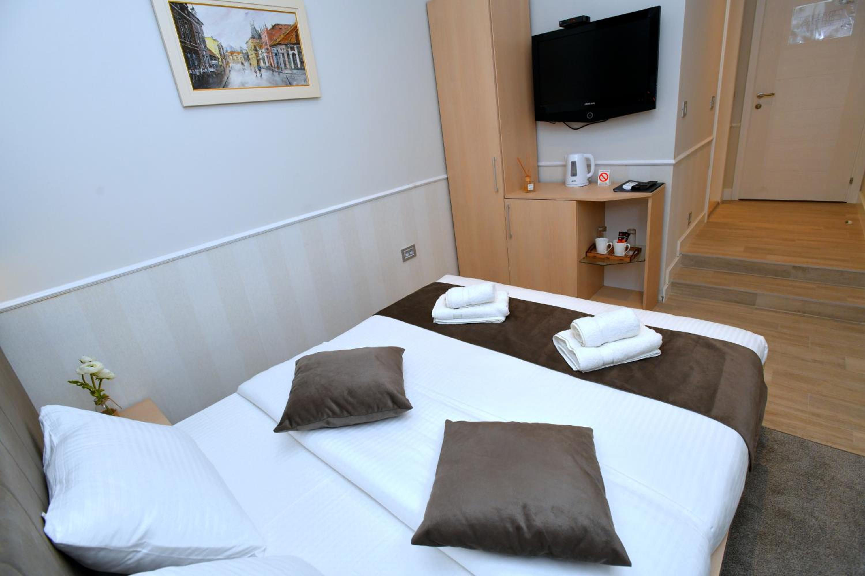 Standard King Room photo 2