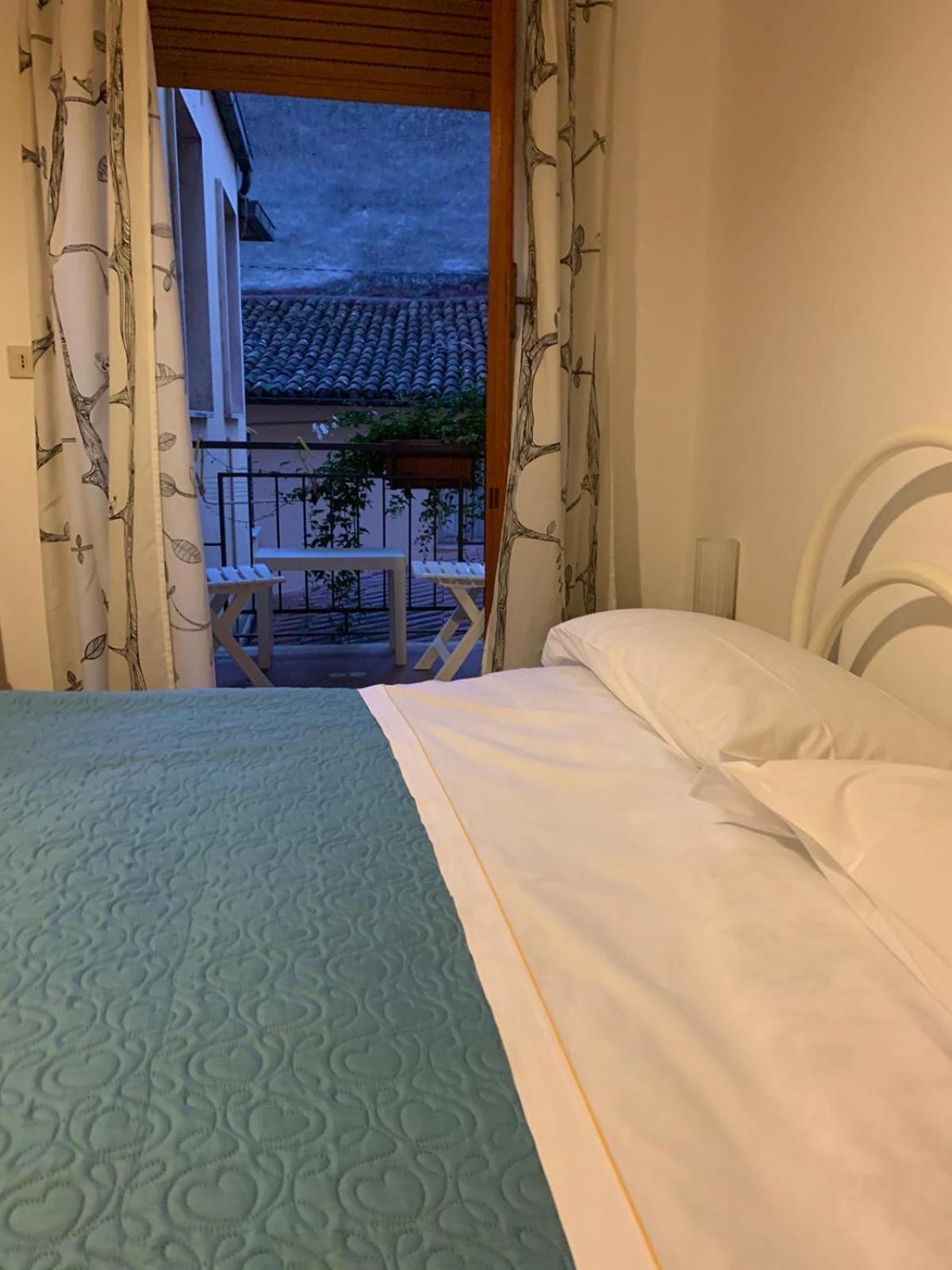 Standard King Room - Photo 2