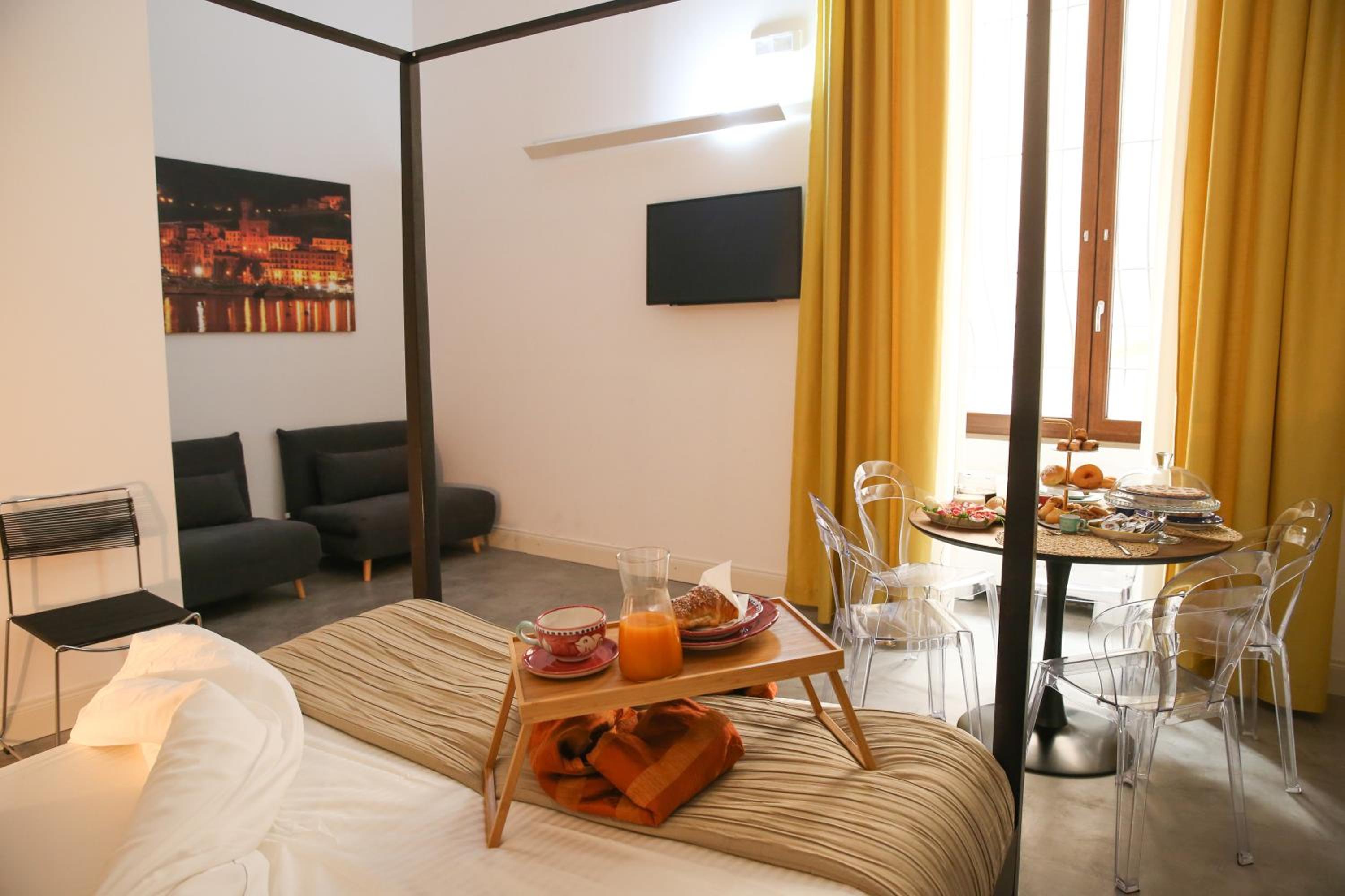 Superior Family Room - Photo 1
