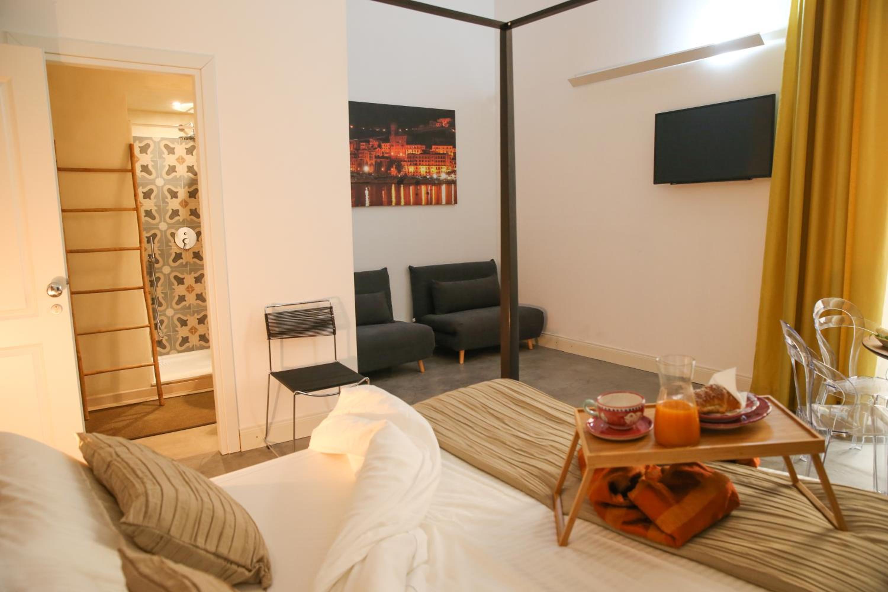 Superior Family Room - Photo 6