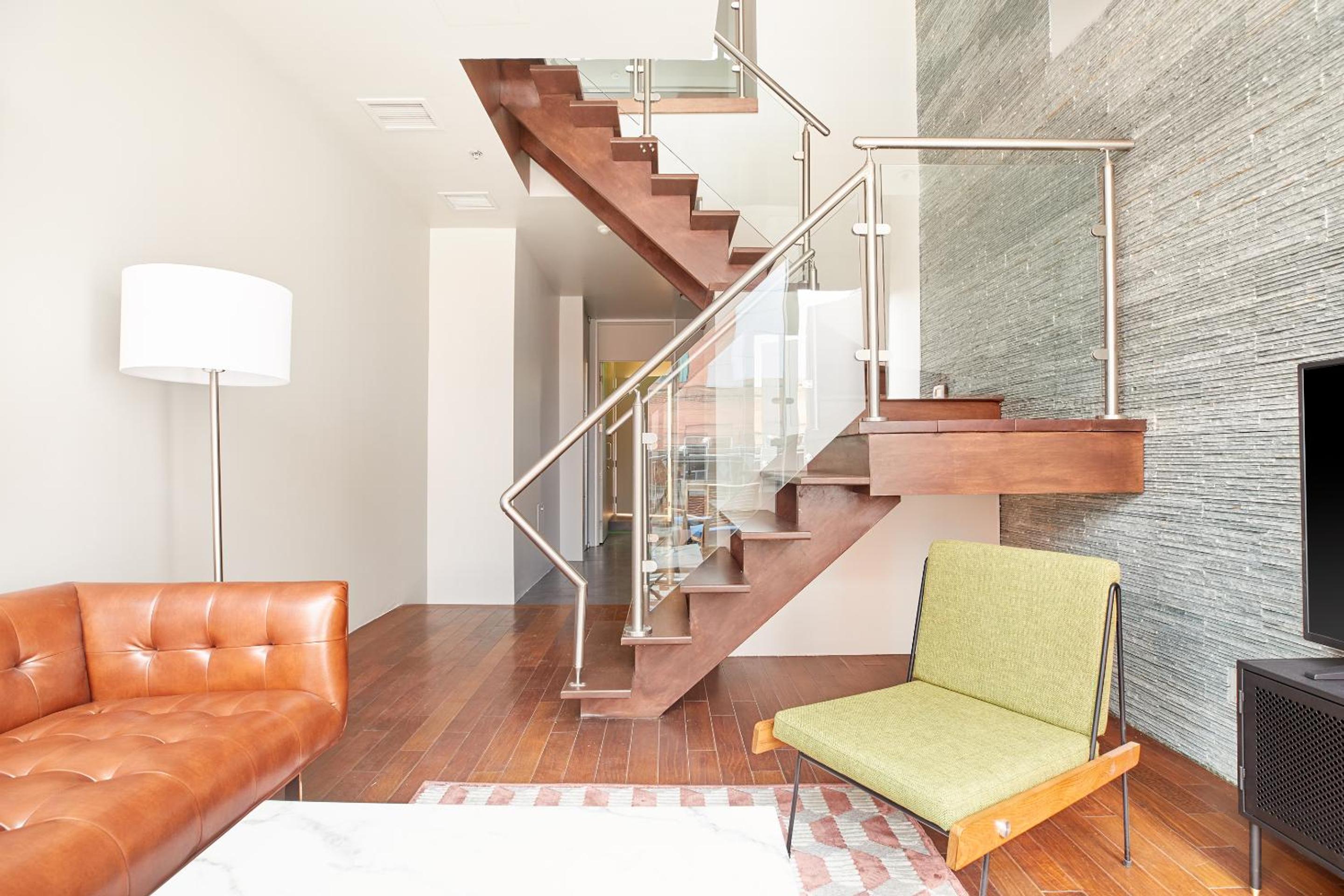 Superior Loft Suite, 1 King Bed thumbnail 6