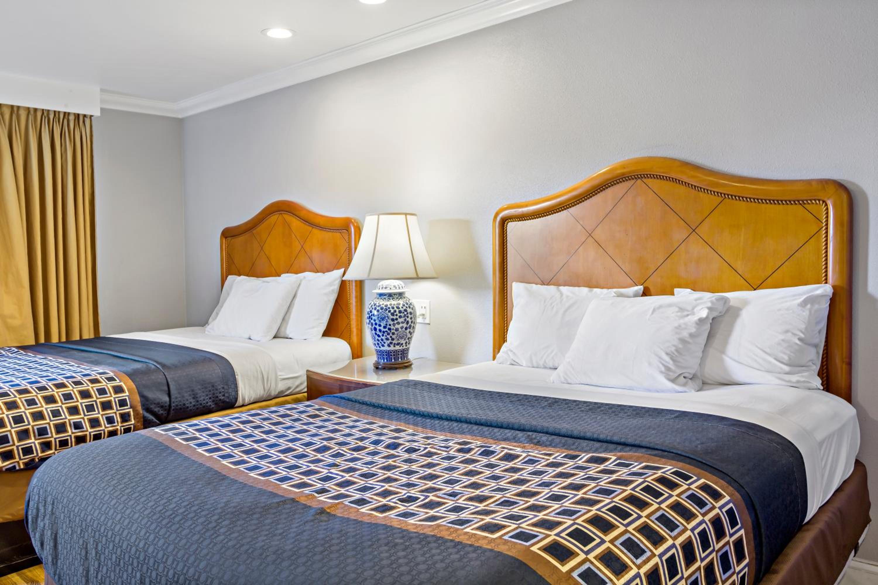 Deluxe Double Room with Bath photo 3