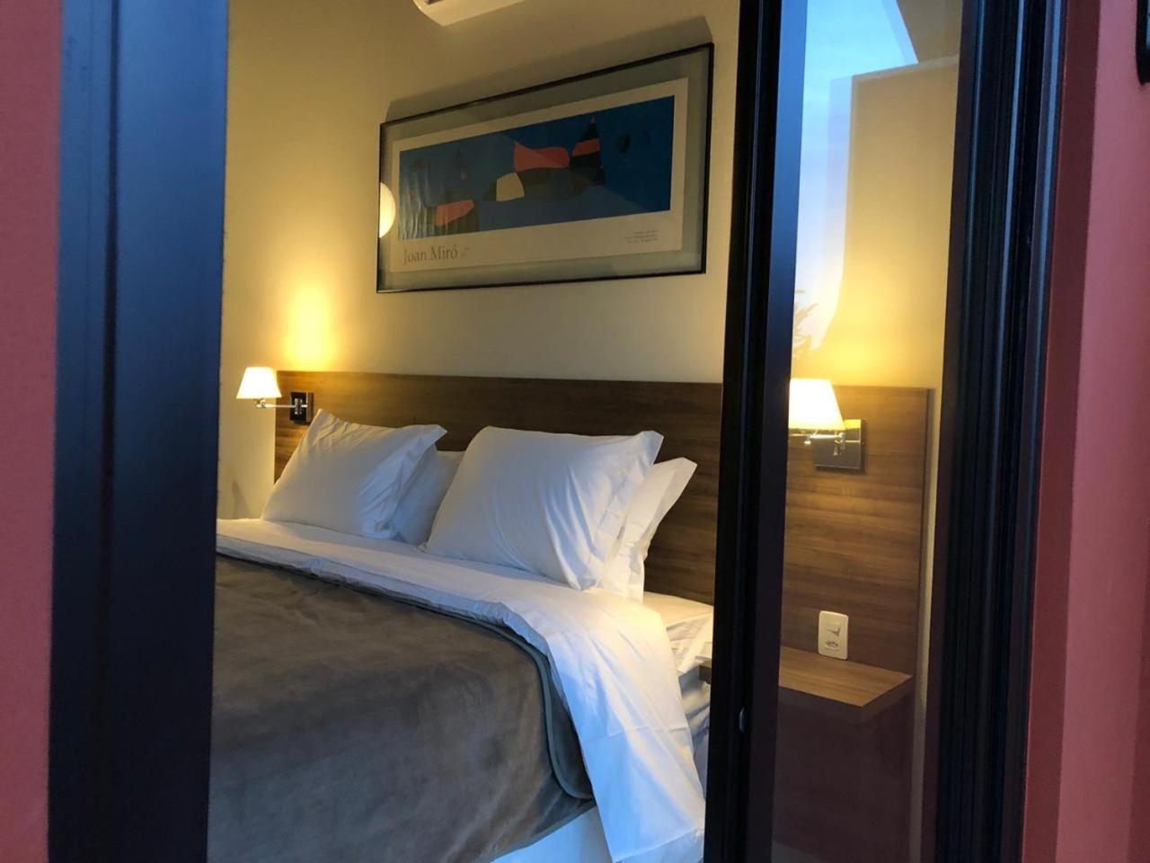 Deluxe Suite with Spa Bath - Photo 9