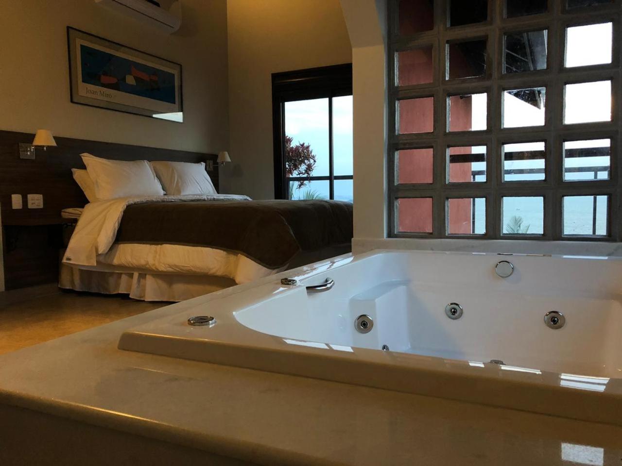 Deluxe Suite with Spa Bath - Photo 11