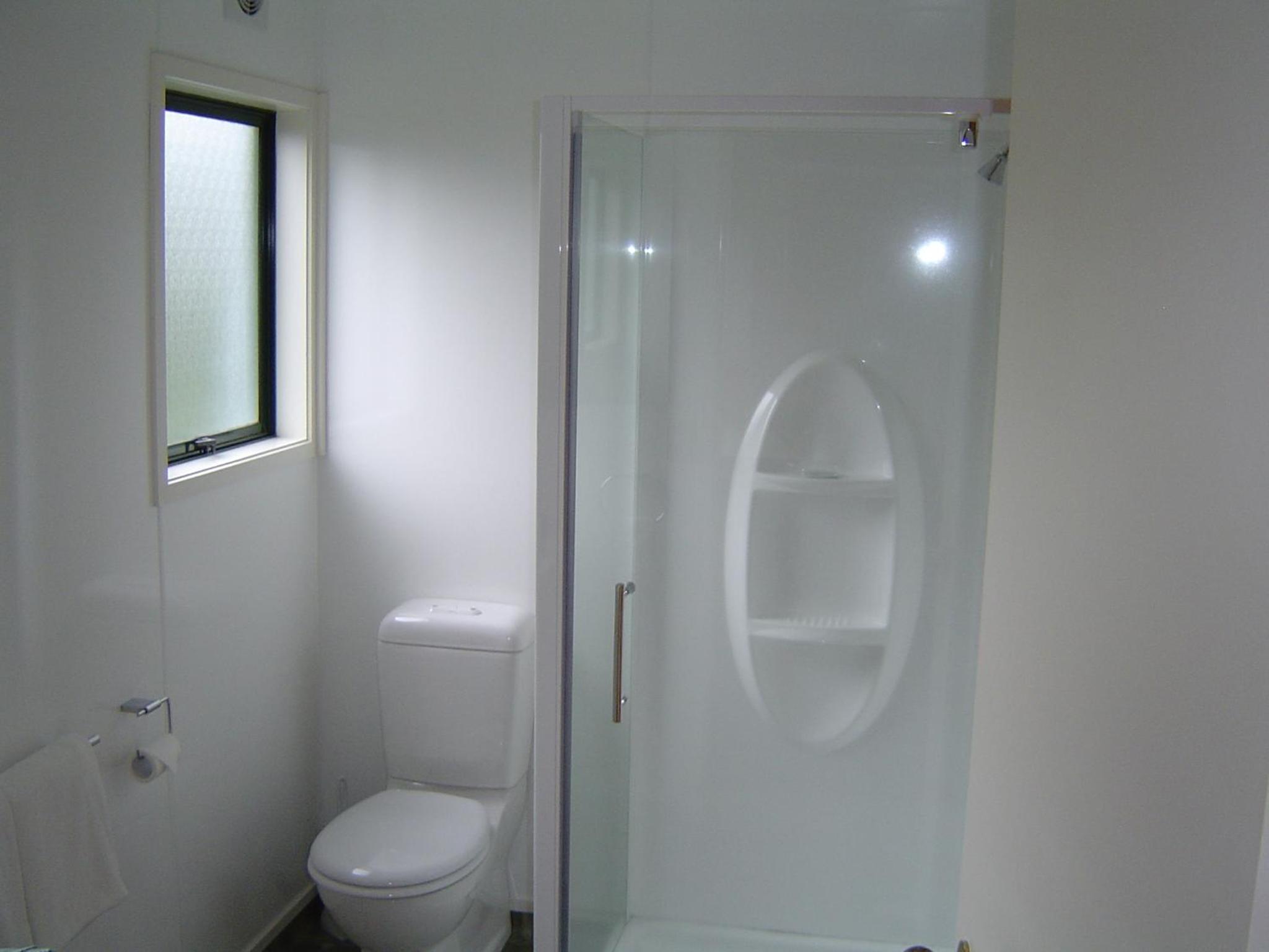 Two-Bedroom Apartment with Lake View - Photo 3