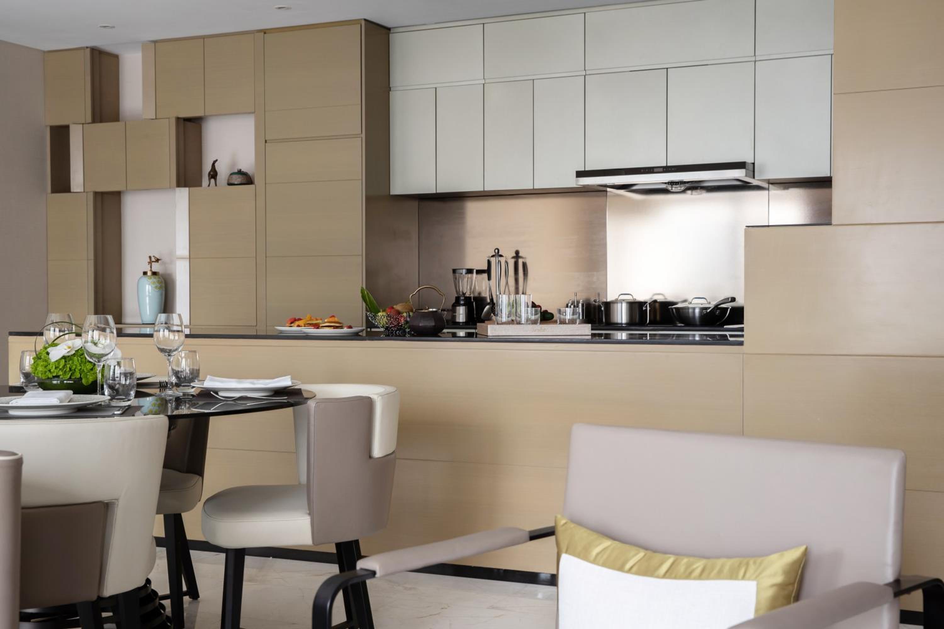 Three-Bedroom Deluxe Residence Contemporary thumbnail 6