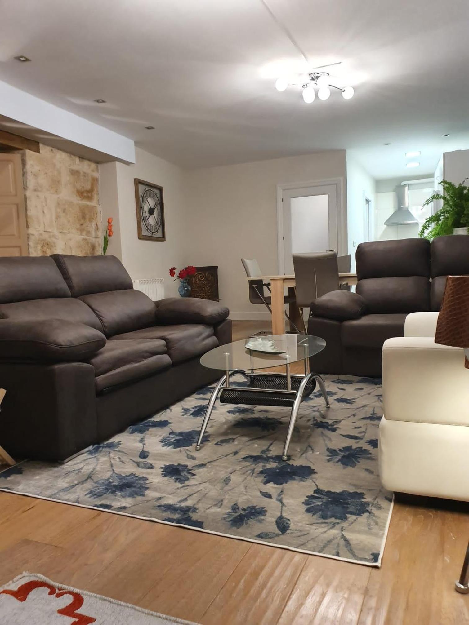 Three-Bedroom Apartment - Photo 61