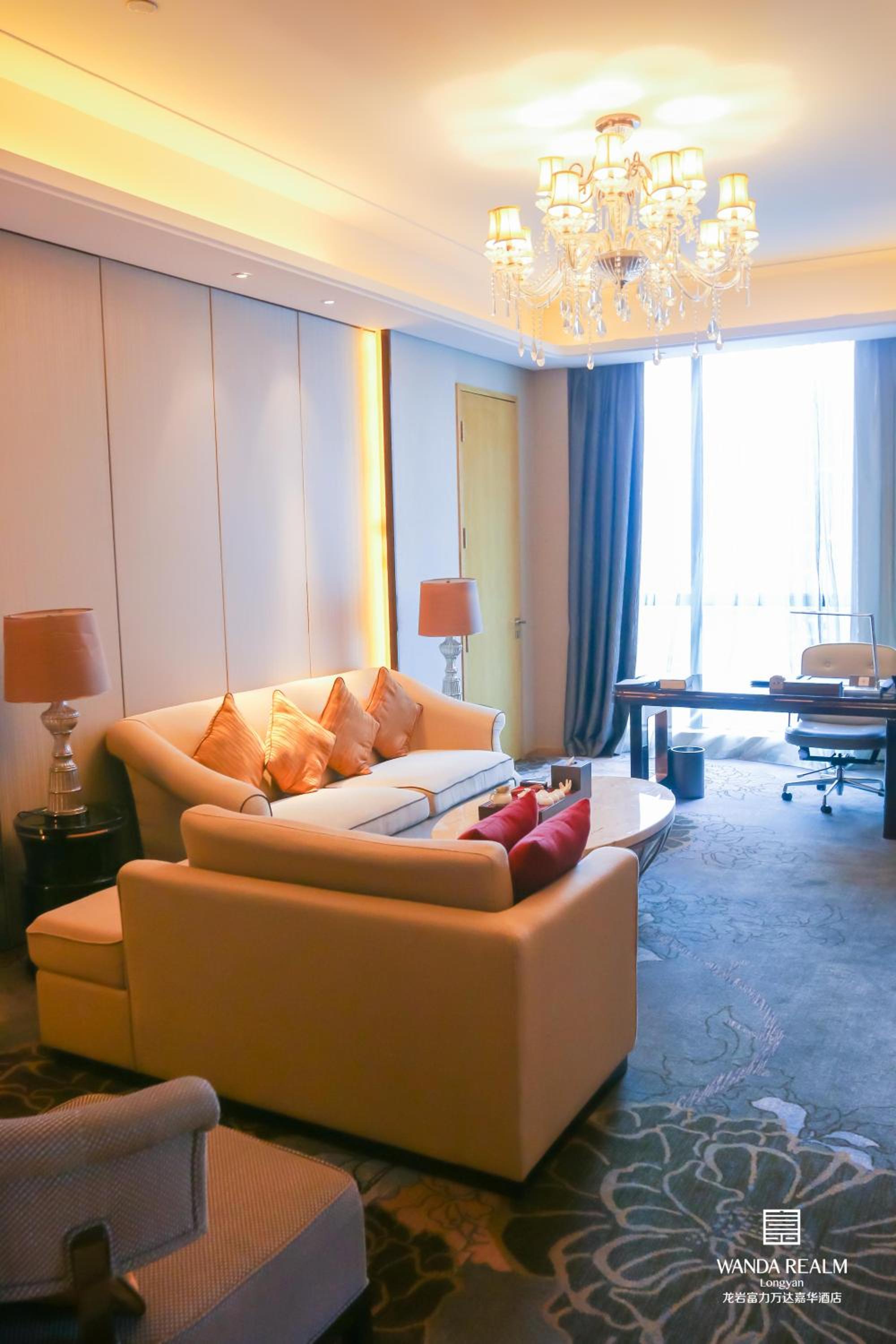 Deluxe Suite photo 2