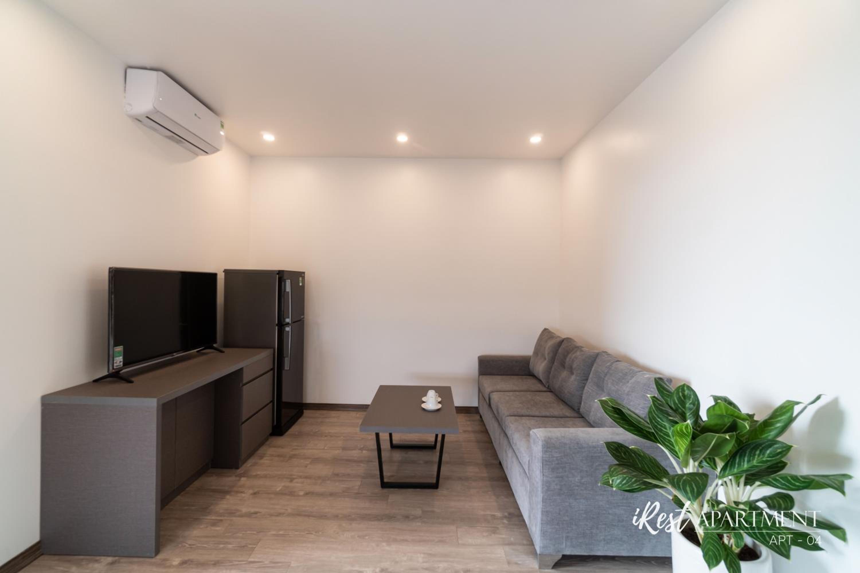 One-Bedroom Apartment - Photo 2