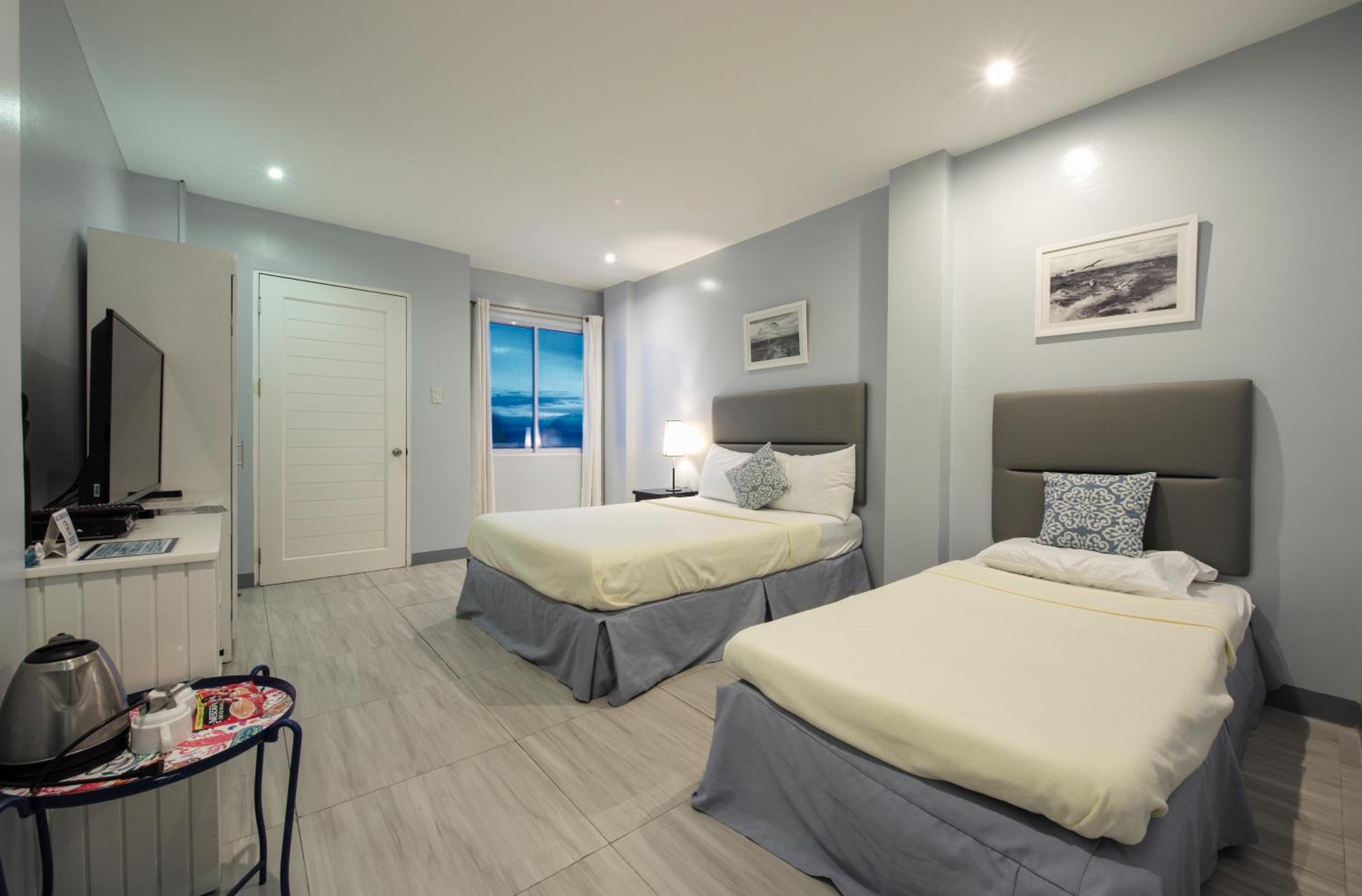 Triple Room with Sea View - Photo 3
