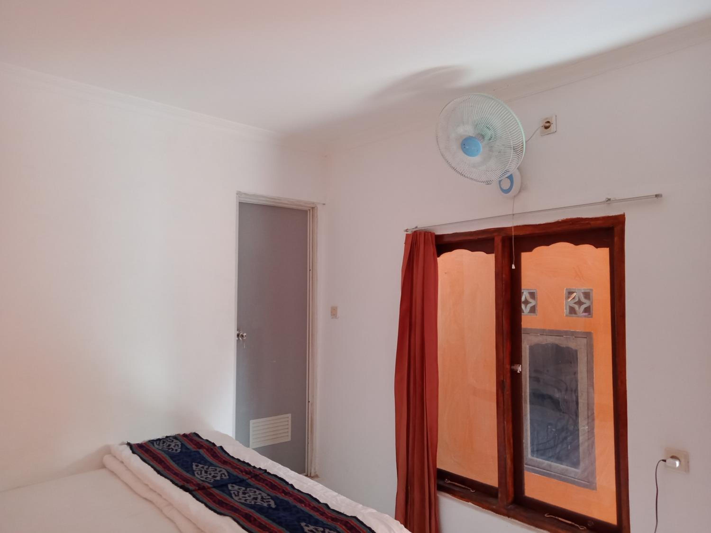 Deluxe Double Room with Balcony - Photo 11