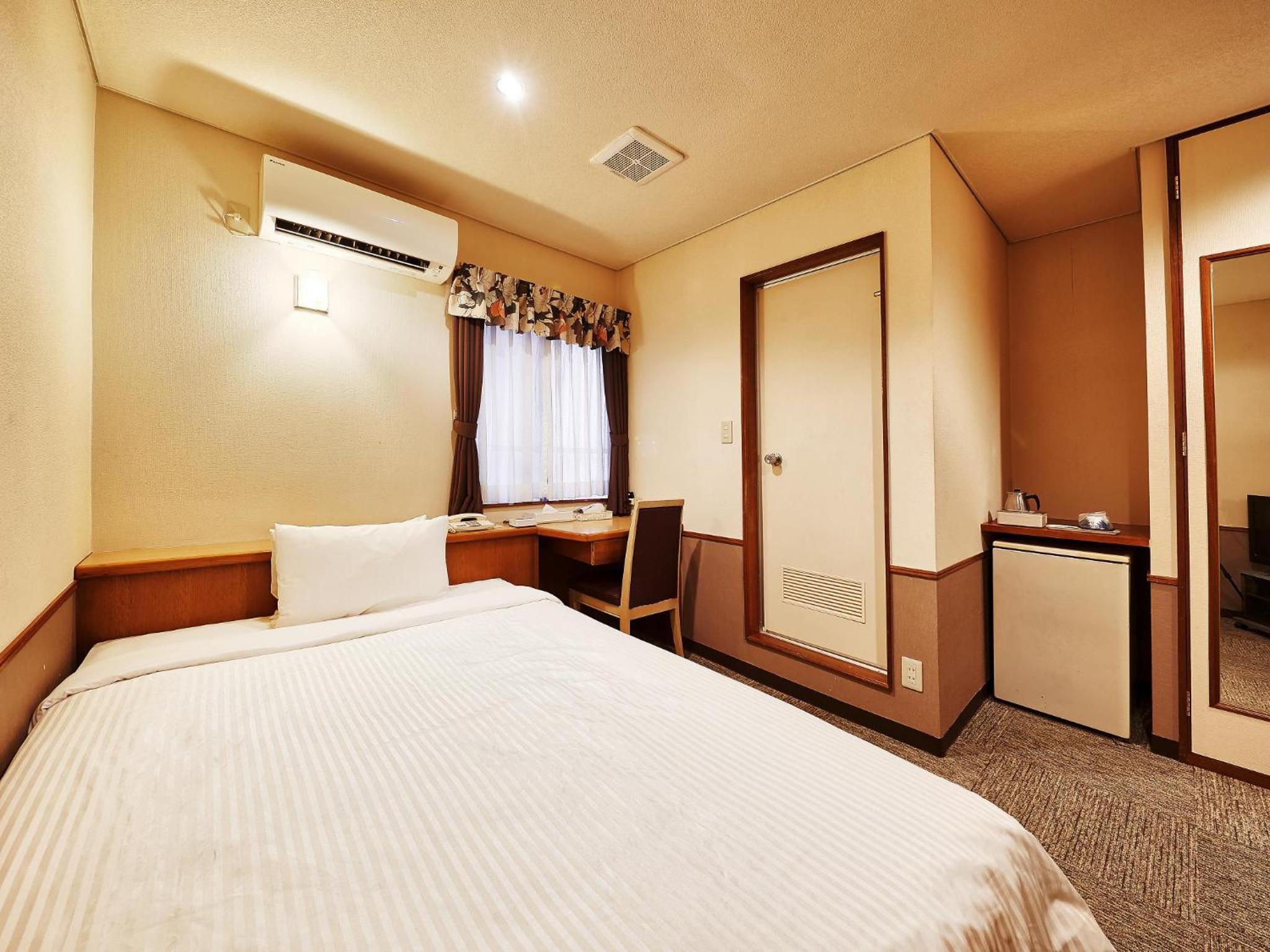 Economy Double Room - Photo 7
