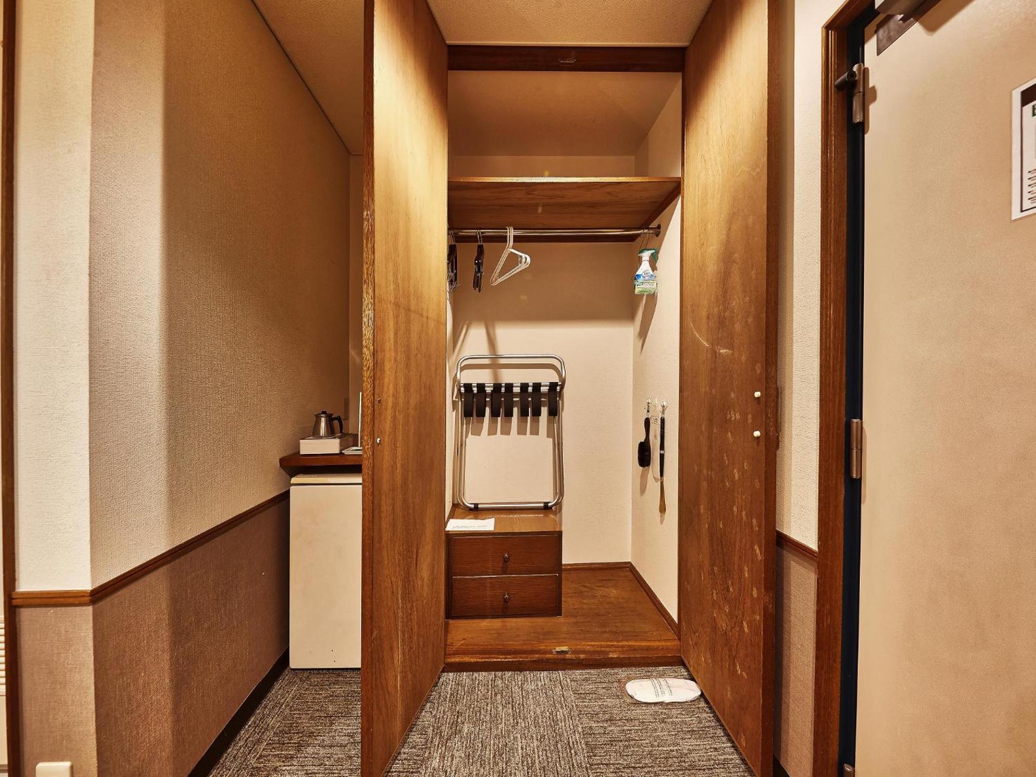 Economy Double Room - Photo 8