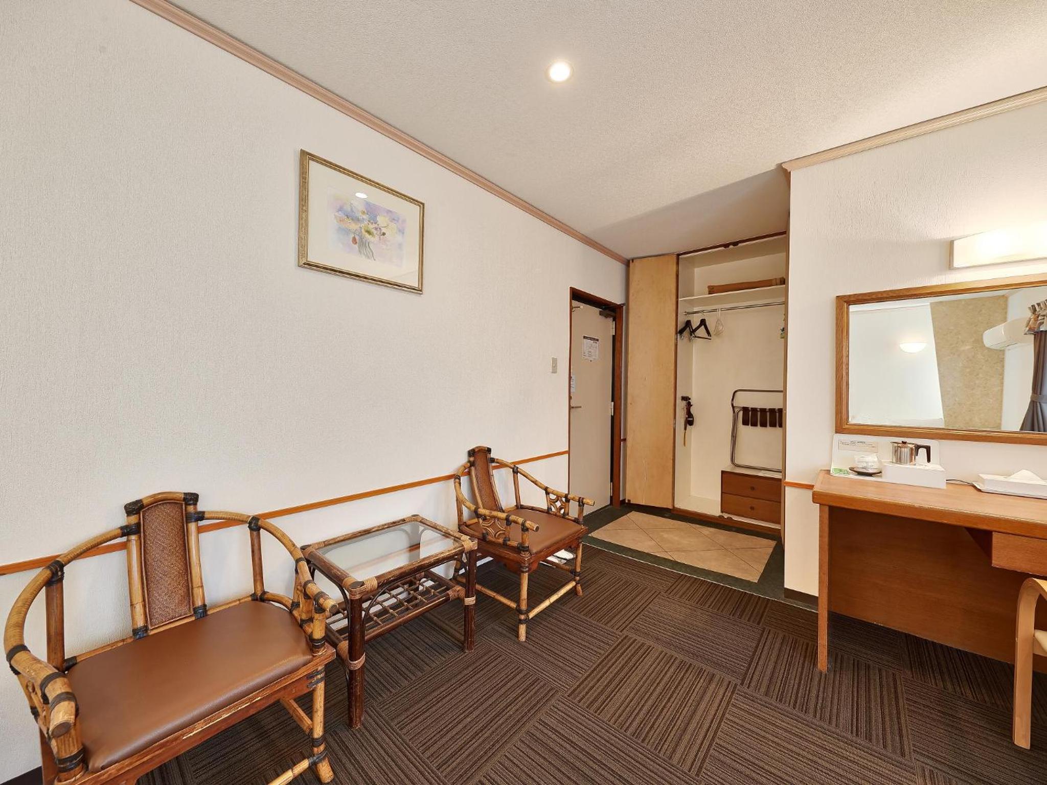 Twin Room - Photo 7
