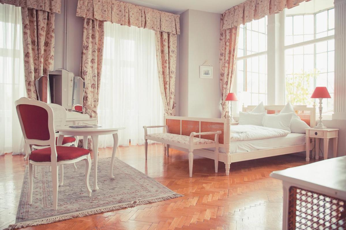 Premium Double Room - Photo 28